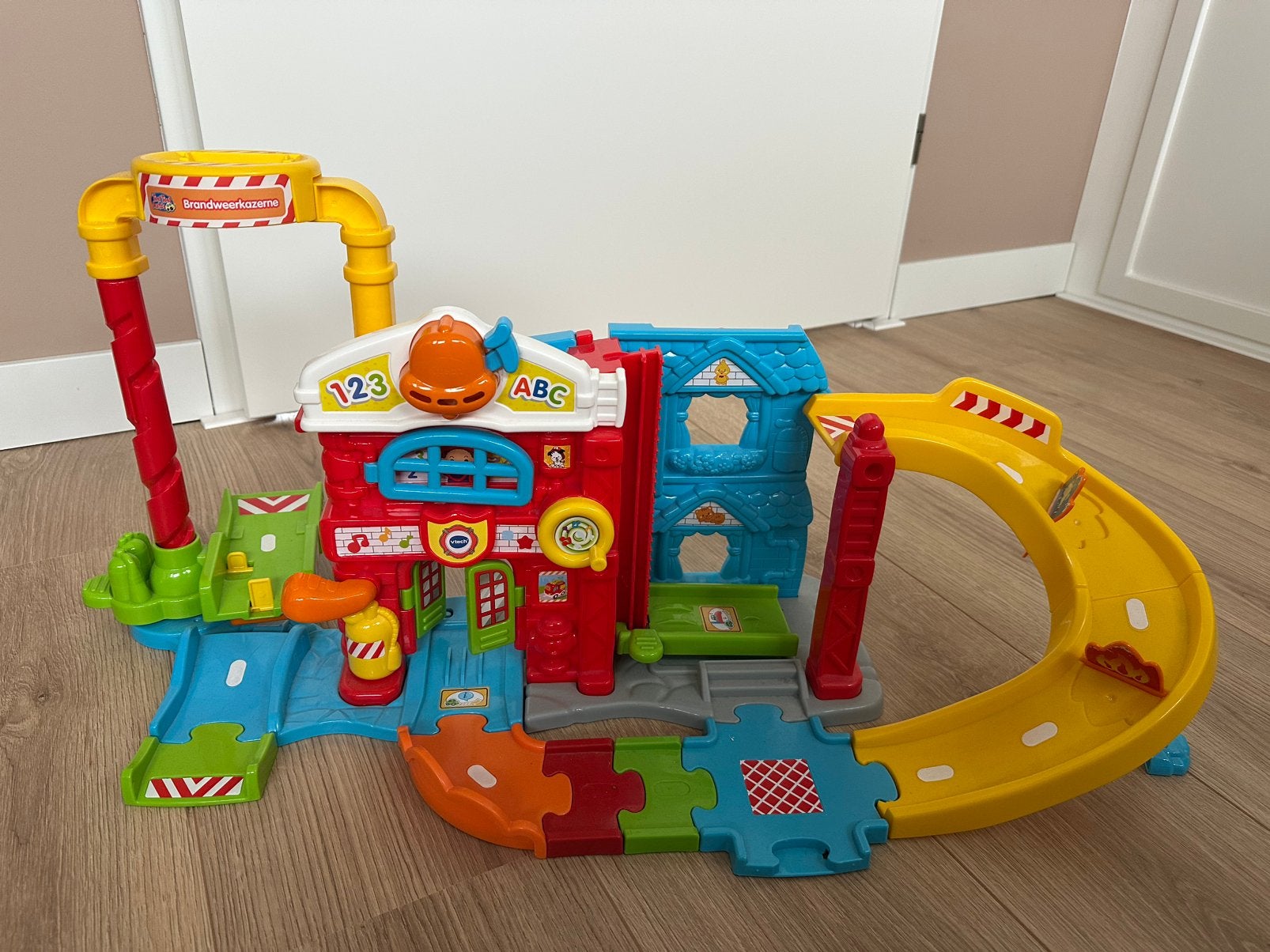 Toetoet autobaan incl autootje, Ophalen, Gebruikt, 6 maanden tot 2 jaar