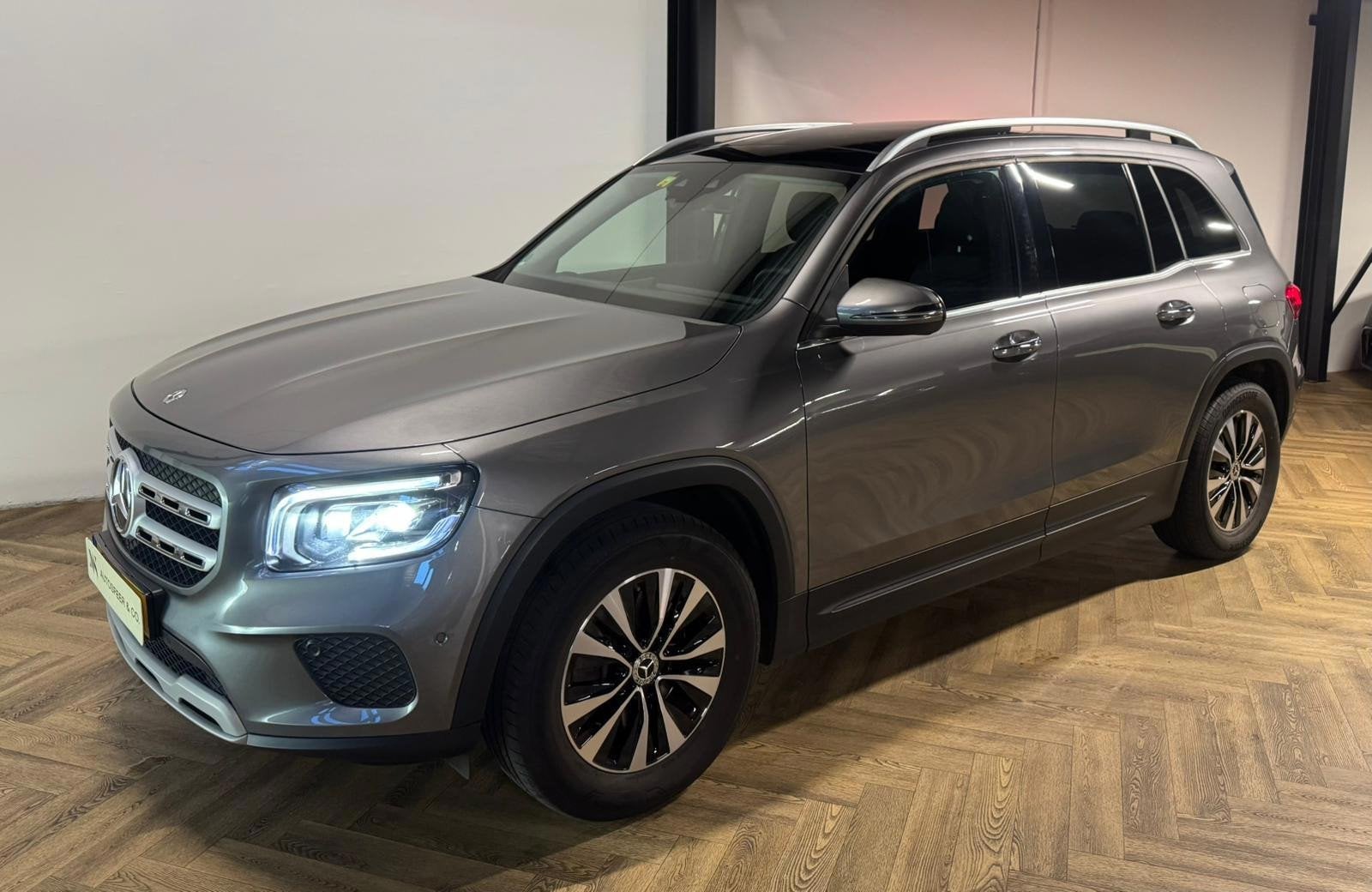 Mercedes-Benz GLB 250 4MATIC PANO KEYLESS CAM, Auto's, Gebruikt, Zwart, 4 cilinders, Leder