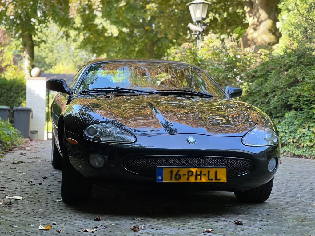 Jaguar XK 4.0 Coupe 1999 Zwart, Auto's, Jaguar, Stoelverwarming, Achterwielaandrijving, 4 stoelen, Zwart