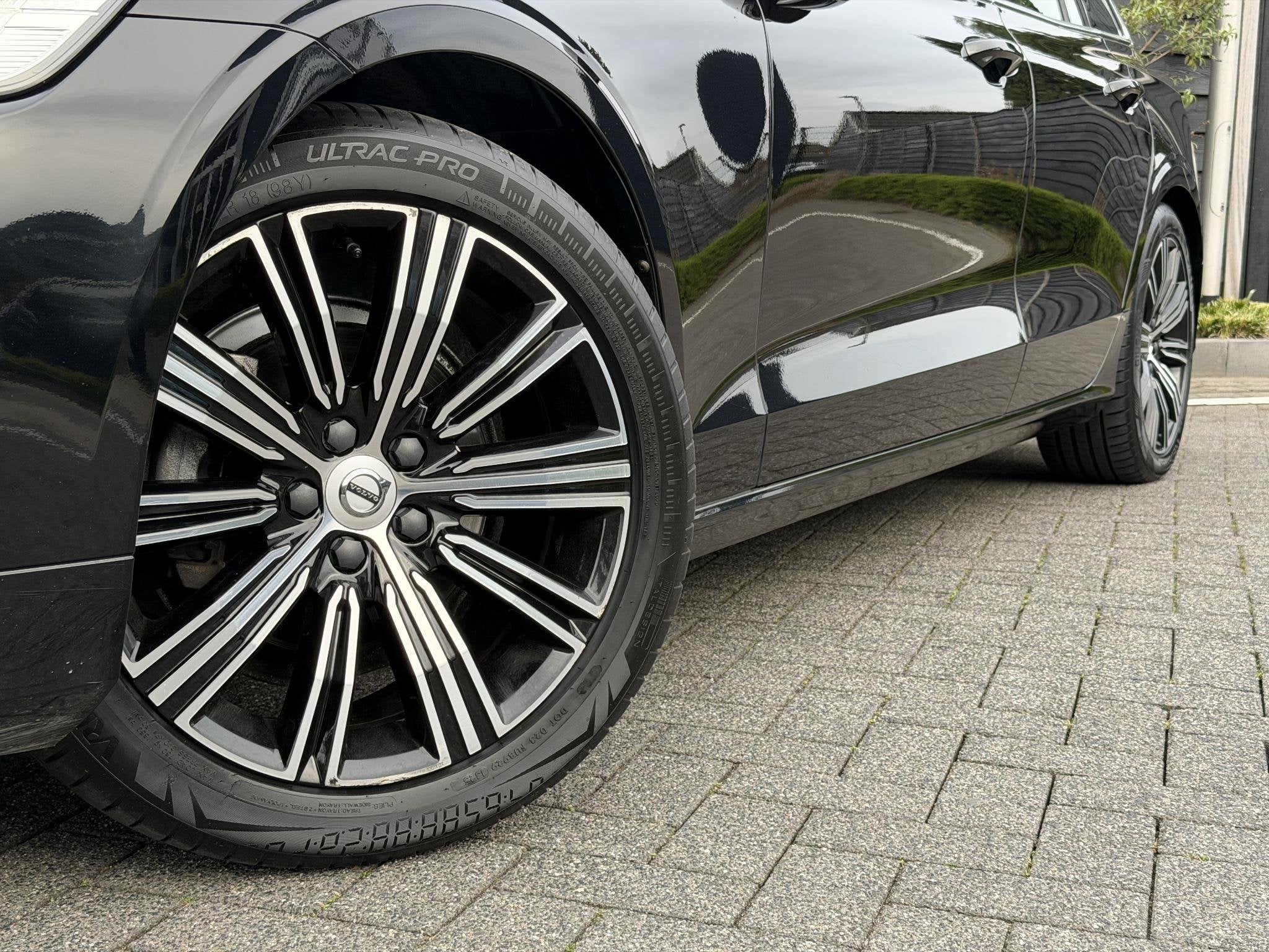 Volvo V60 Inscription 2.0 T4 190PK Automaat Leder, Elektrisc, Auto's, Euro 6, 1969 cc, Zwart, 1603 kg