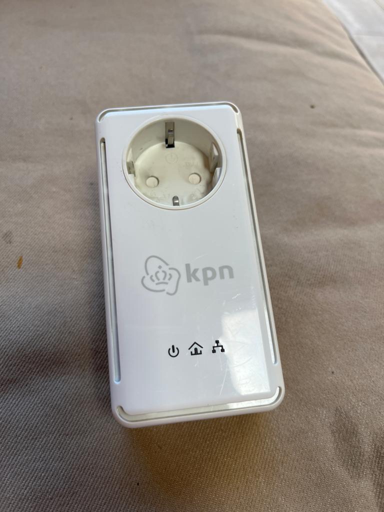 KPN Powerline Adapter met stopcontact, Computers en Software, Routers en Modems, Gebruikt, Router, Ophalen of Verzenden