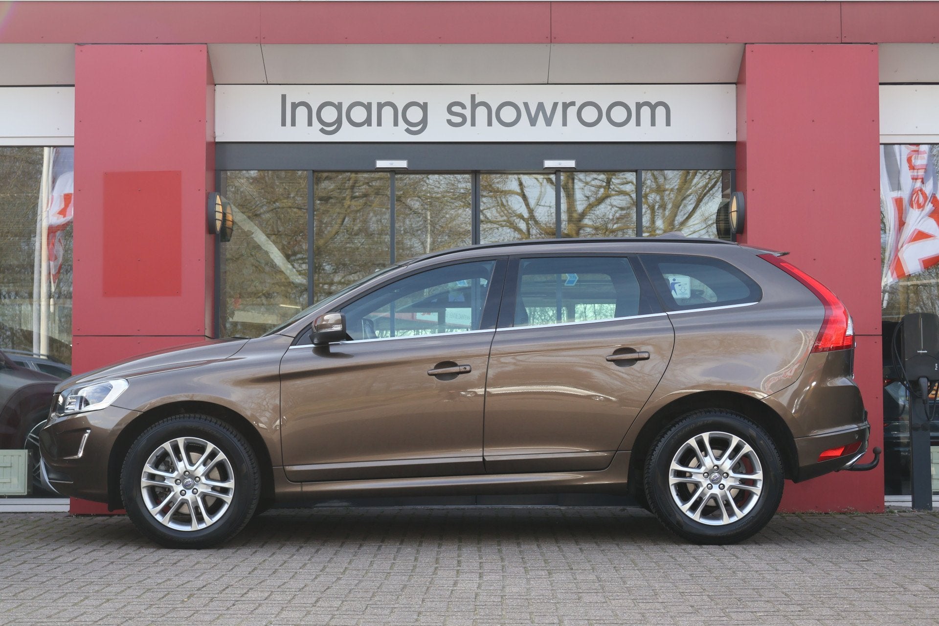 Volvo XC60 2.0 D4 Aut. FWD Summum | ACC | Trekhaak | Driver, Auto's, Volvo, Euro 5, Zwart, 4 cilinders, Leder en Stof