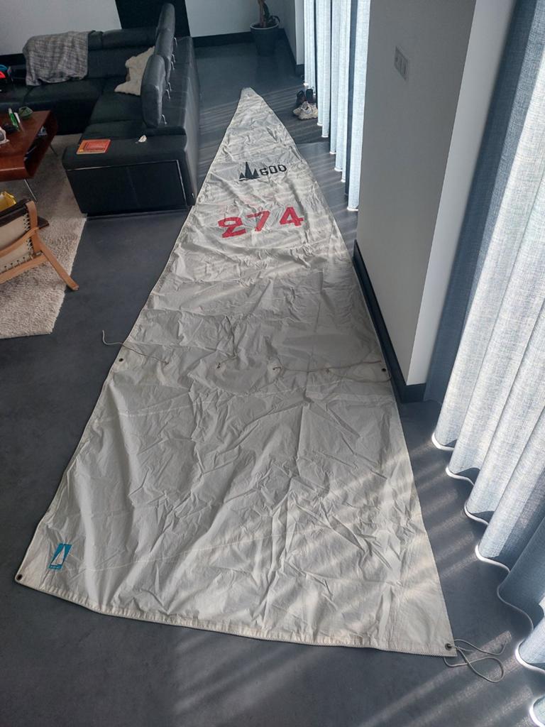 Grootzeil en spinnaker, Ophalen, Gebruikt, Minder dan 15 m²