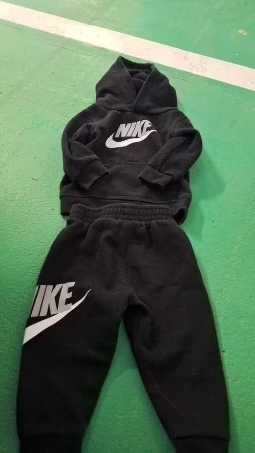Zwart Nike trainingspak maat 74-80 cm, Ophalen of Verzenden, Zo goed als nieuw, Nike, Jongetje of Meisje