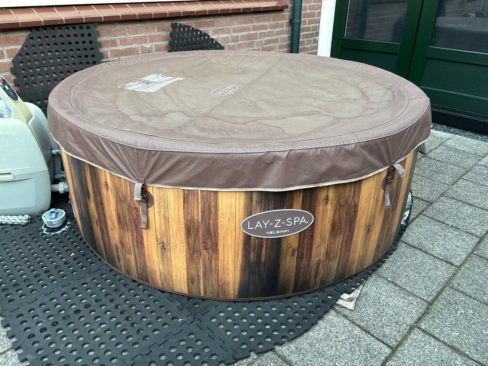 GEVRAAGD: Lay-Z-Spa Helsinki opblaasbare jacuzzi, Ophalen, Gebruikt, Opblaasbaar