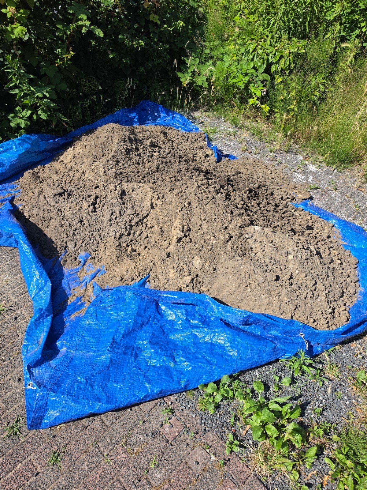 Gratis Ophoogzand/Tuinaarde af te halen, Tuin en Terras, Zand, Gebruikt, Ophoogzand, Ophalen of Verzenden
