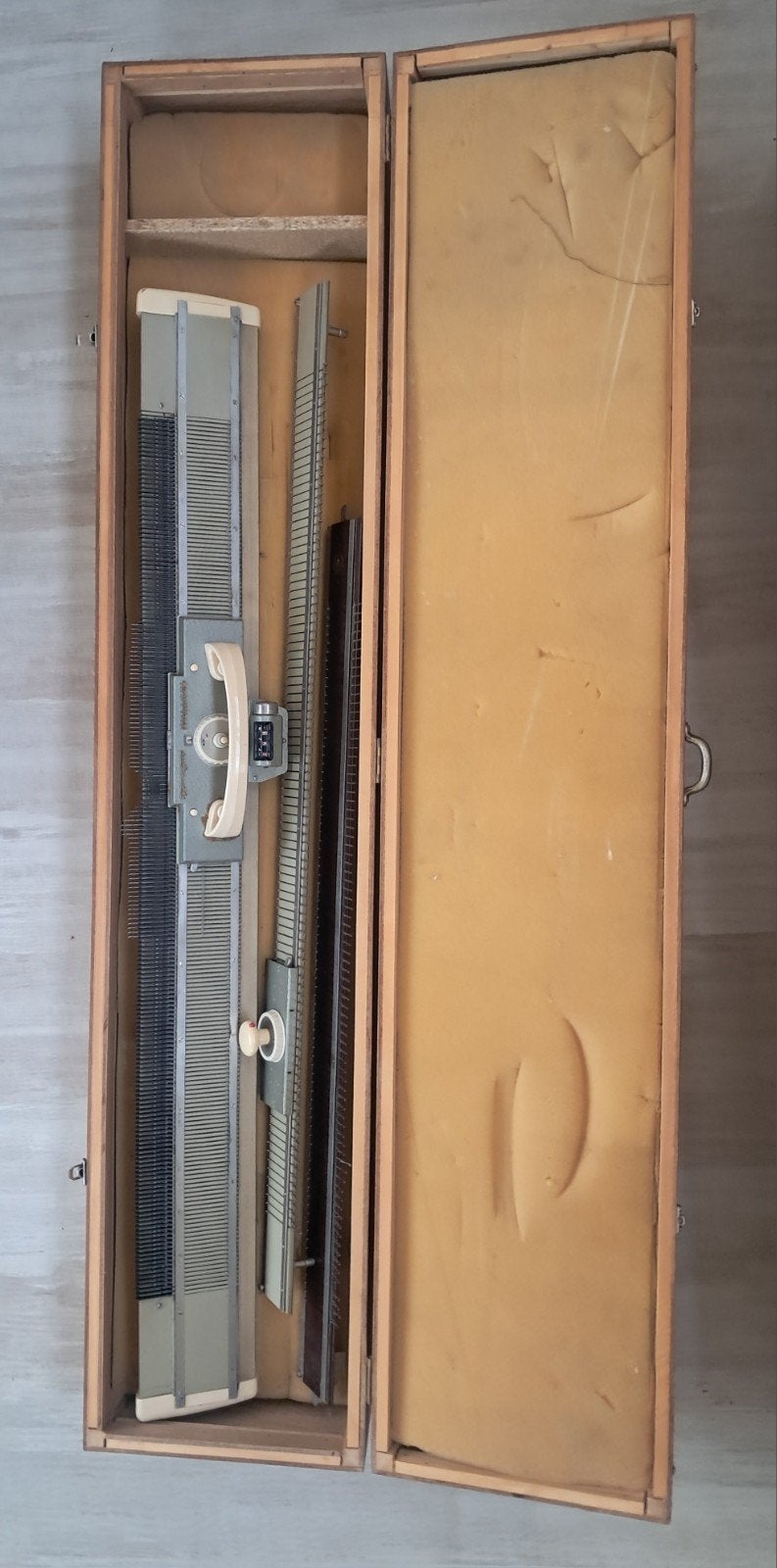 Vintage Knittax Automatic Breimachine in houten koffer + acc, Ophalen, Gebruikt, Breien, Machine