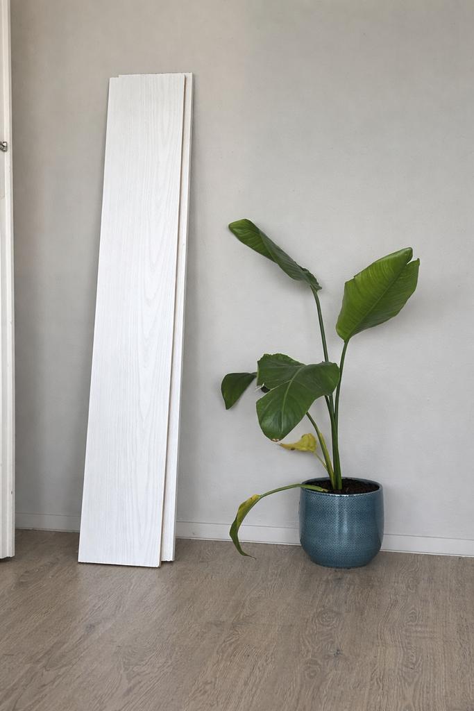 Gratis 2 Witte Meubelpanelen 135,4 x 20 cm- Met Houtnerf, Doe-het-zelf en Verbouw, Platen en Panelen, Ophalen, Zo goed als nieuw