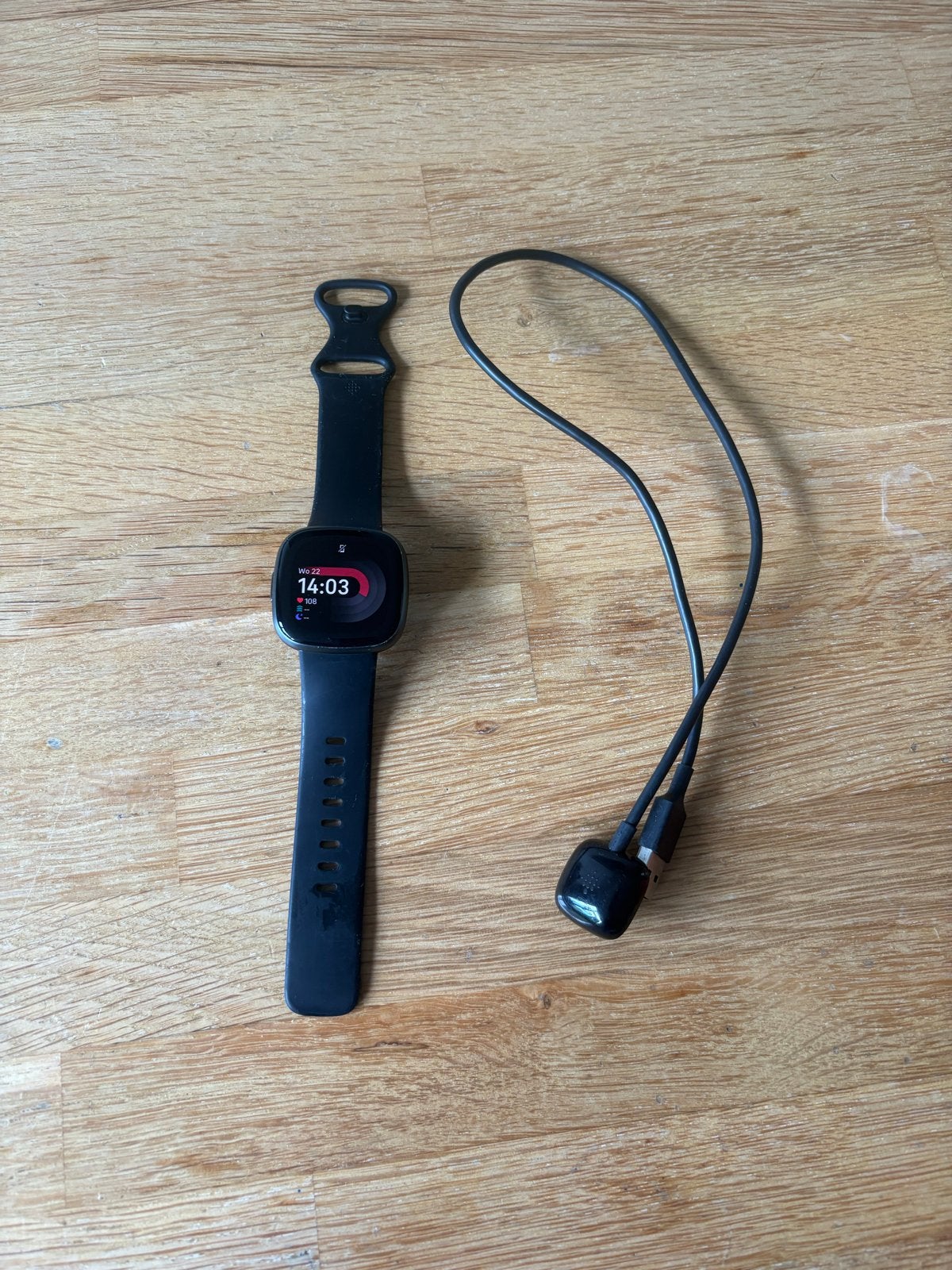 Fitbit Versa 4 Smartwatch met Oplader, Ophalen, Zwart, Waterdicht, Android