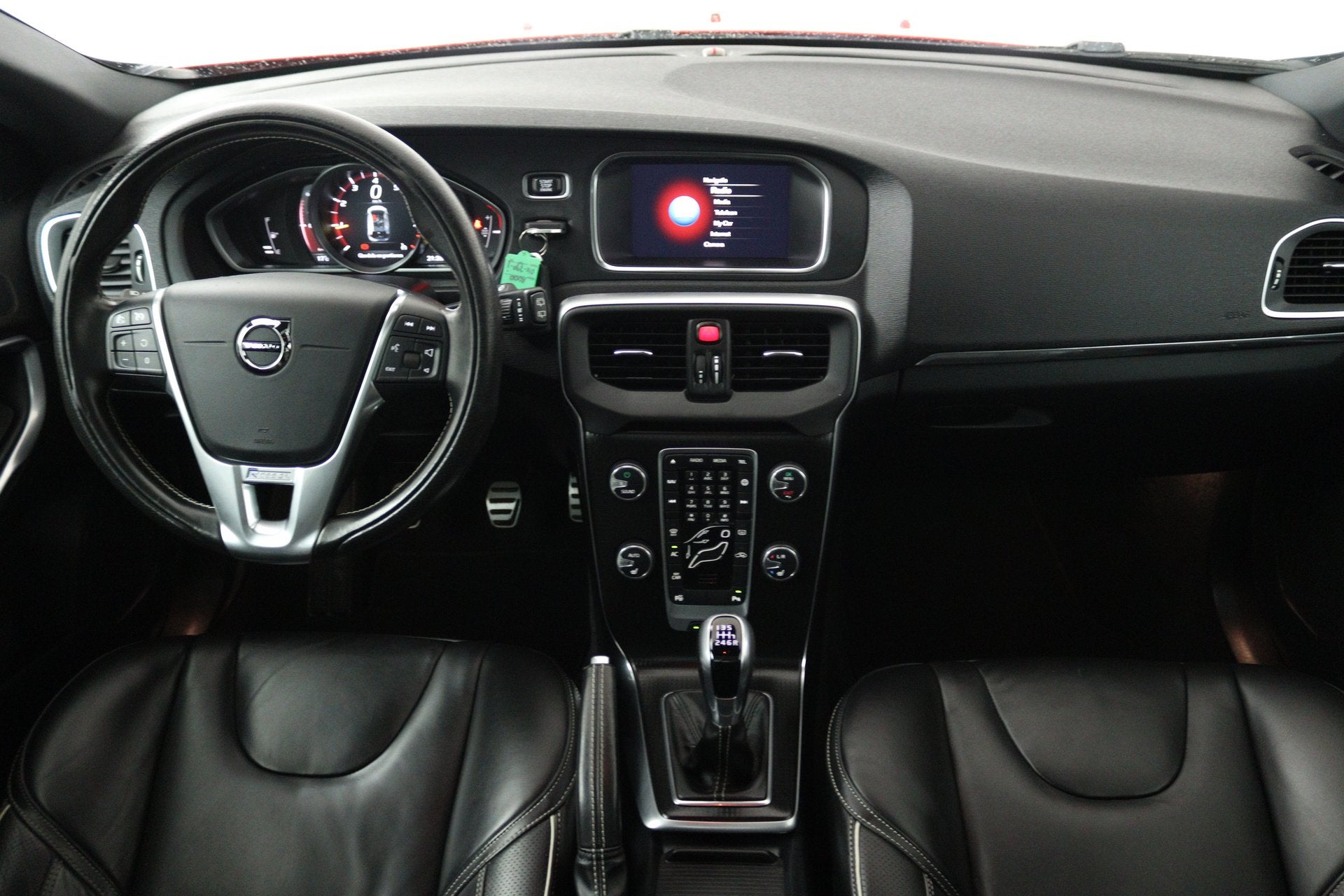 Volvo V40 2.0 T4 Business Sport (STOELVERWARMING, CRUISE CON, Auto's, Voorwielaandrijving, Gebruikt, Verwarmde buitenspiegels
