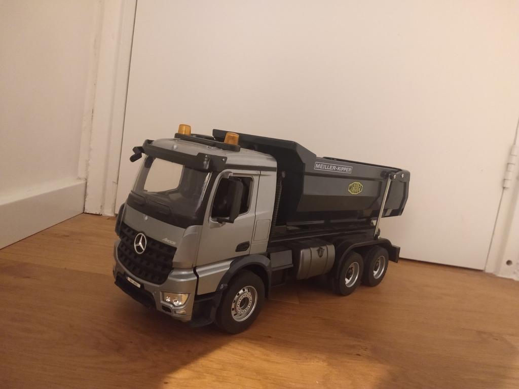 Bestuurbare kiep -vrachtwagen 1:20 groene laadbak van ijzer, Auto offroad, Zo goed als nieuw, Overige schalen, Ophalen