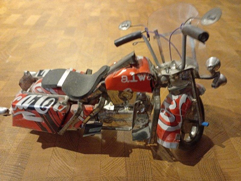 Harley Davidson motor van gerecycled Coca Cola blikmateriaal, Verzenden, Gebruikt, Overige typen