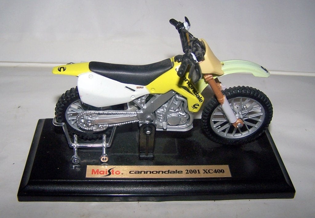 Maisto Cannondale 2001 XC400. Op staander. 1/18. Nieuw., Ophalen of Verzenden, Nieuw, Motor, Maisto