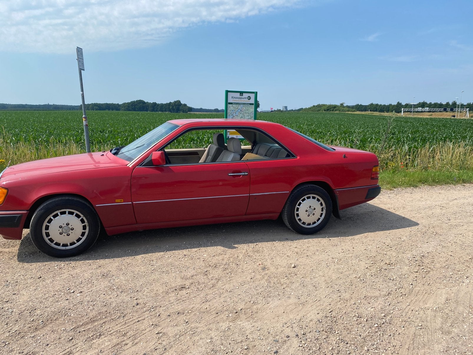 Mercedes W124-230CE  RHD. APK 2028 RDW gekeurd!!!, Automaat, Beige, 2299 cc, Particulier