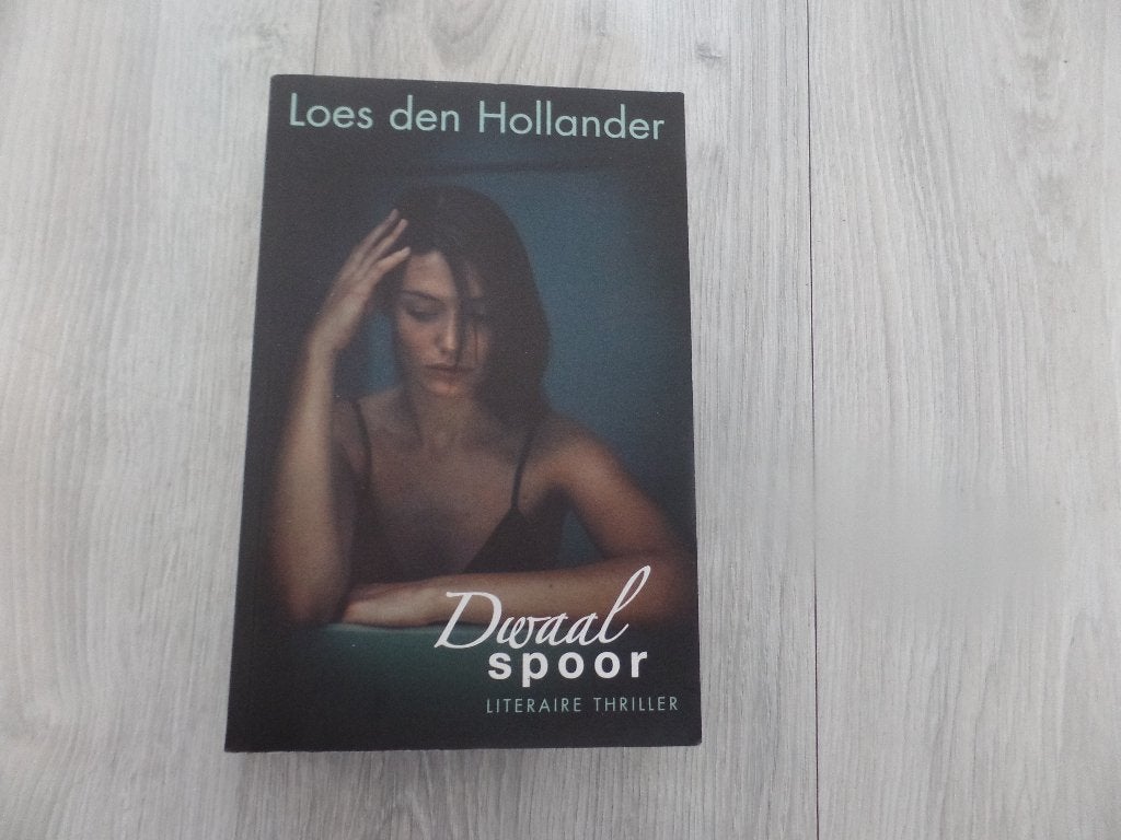 Loes den Hollander Dwaalspoor, Ophalen of Verzenden, Zo goed als nieuw, Loes den Hollander, Nederland