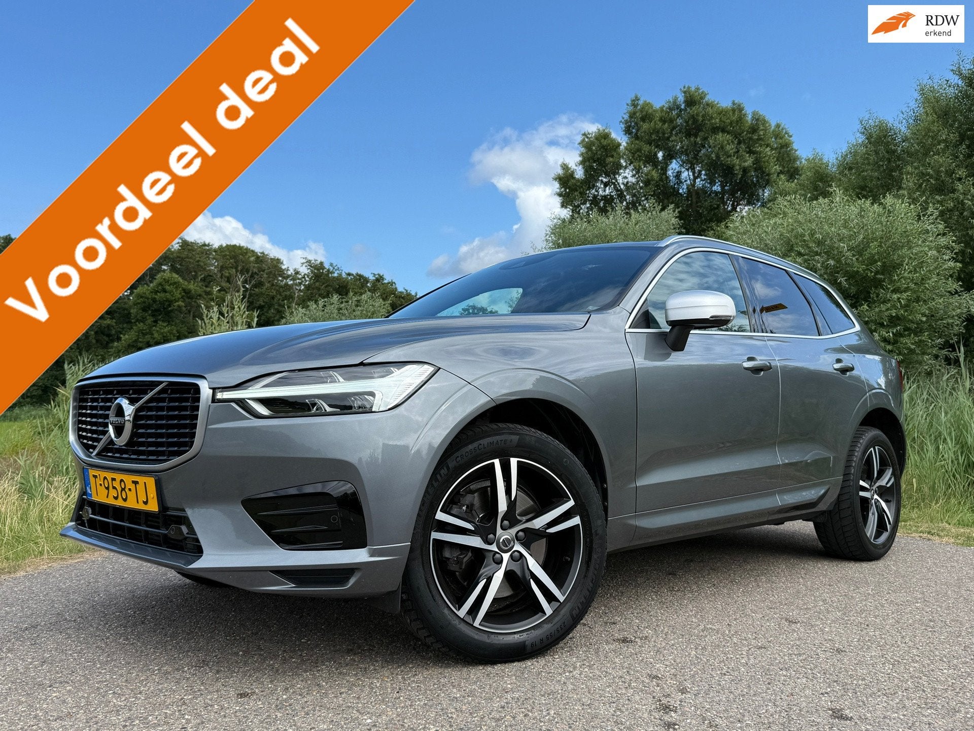 Volvo XC60 2.0 T4 R-Design Automaat / Panoramadak / Leder-Al, Auto's, Dealer onderhouden, Gebruikt, 1969 cc, 14 km/l