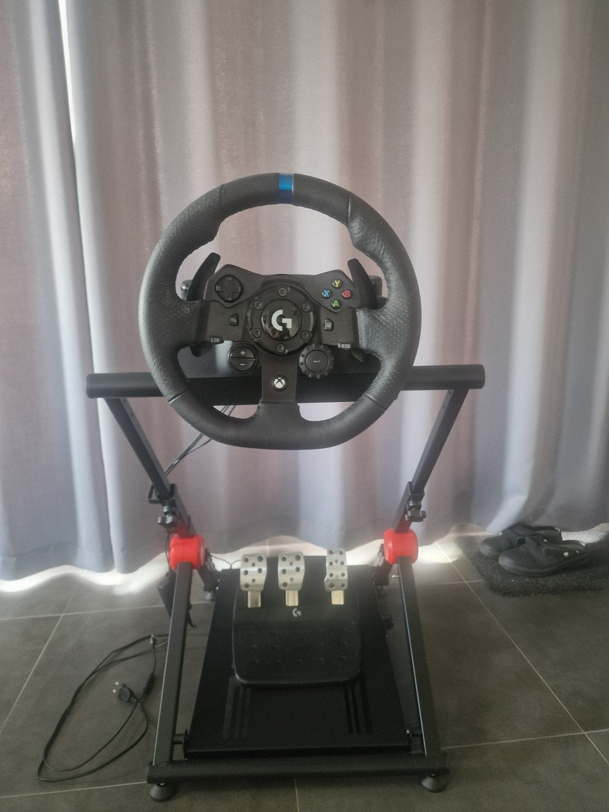 Logitech G923 Trueforce Racing Wheel + Pedalen en standaard, Ophalen, Zo goed als nieuw, Stuurtje of Sportattribuut, Xbox One