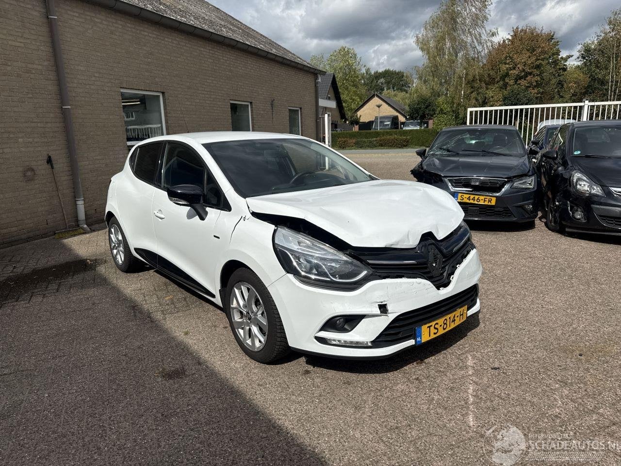 Renault Clio 0.9 TCe Limited REST BPM €400,-! (bj 2018), Auto diversen, Schadeauto's, 898 cc, Renault Deutschland AG, Renault