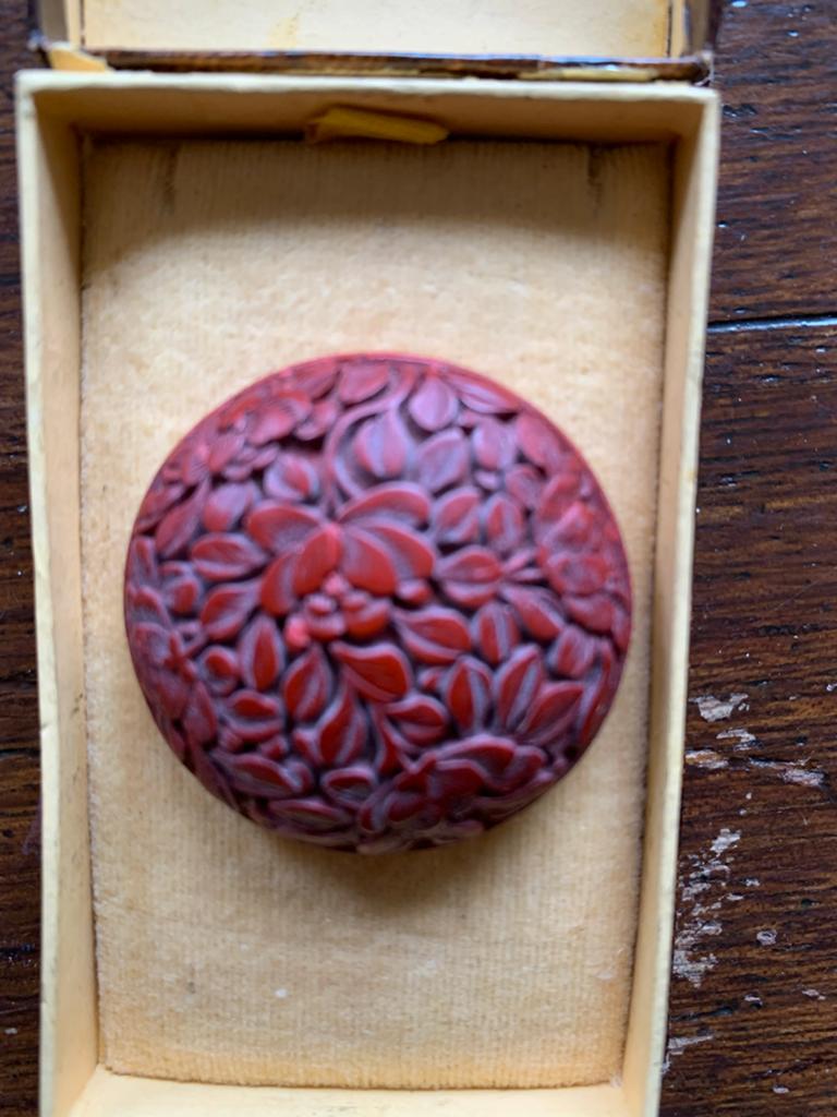 Antieke Chinese Cinnabar Broche in Originele Doos, Ophalen of Verzenden