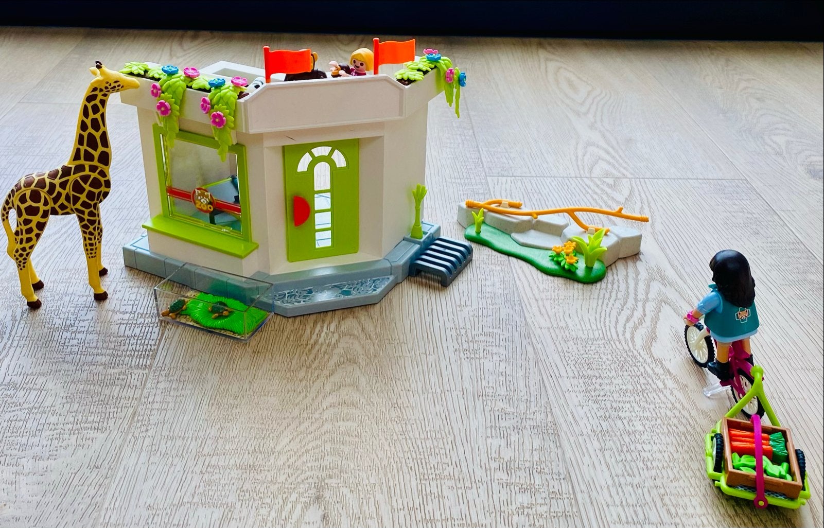 Playmobil Family Fun Dierenkliniek met Giraffe en Aapjes, Ophalen, Zo goed als nieuw, Jongen of Meisje