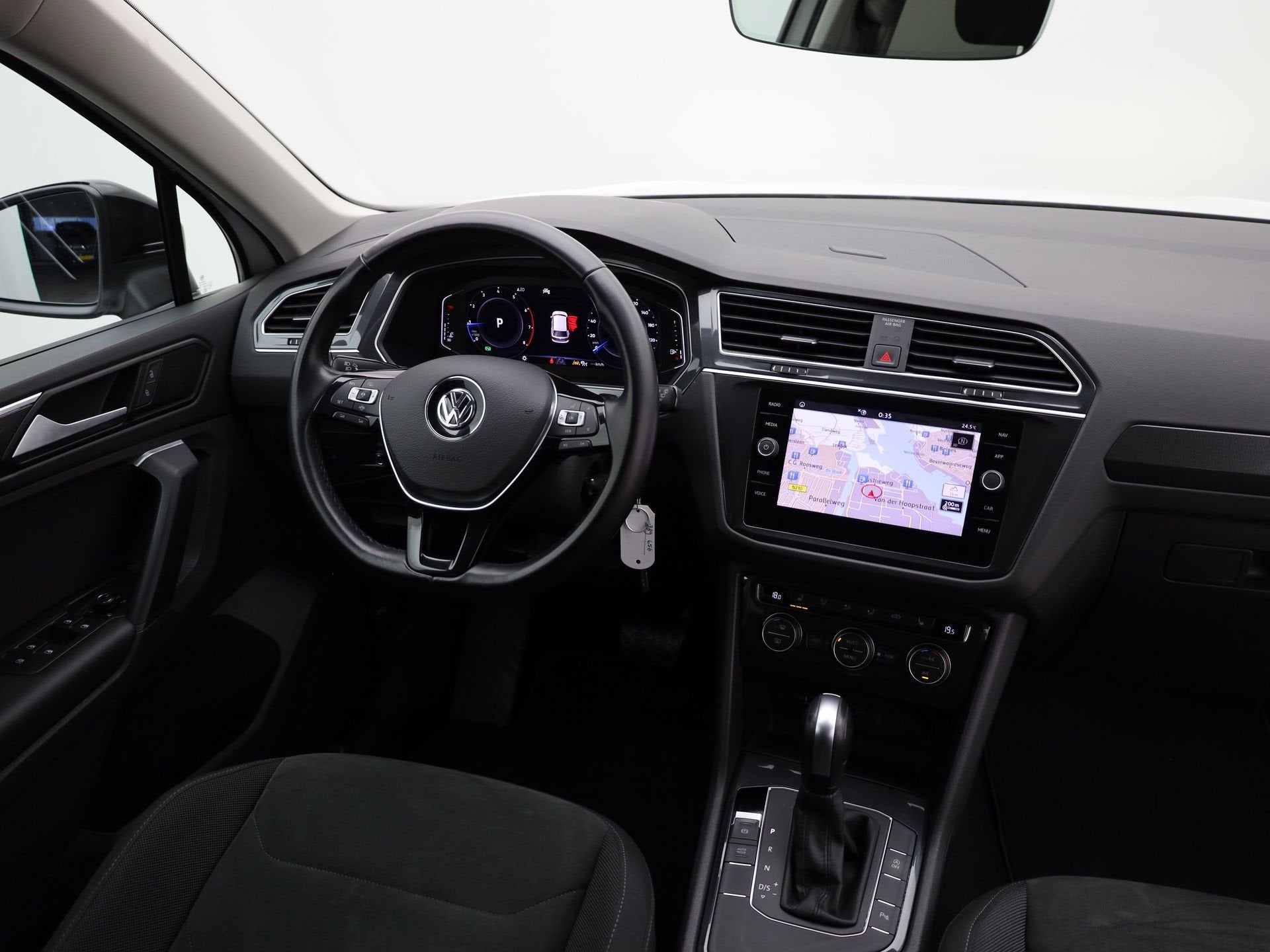 Volkswagen Tiguan 1.5 TSI ACT Highline Business R | Black St, 12 maanden, Euro 6, Wit, Grijs