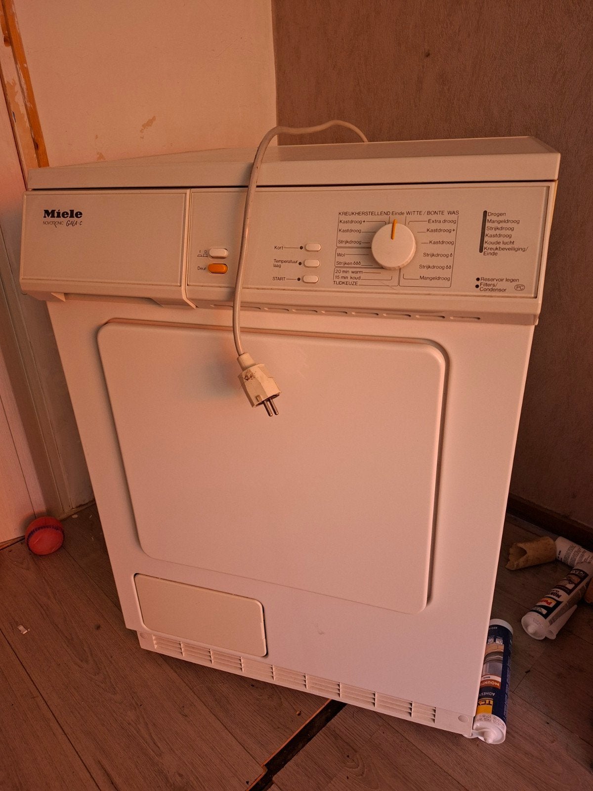 Miele Novotronic condensdroger, Witgoed en Apparatuur, Ophalen, Gebruikt, 4 tot 6 kg, 85 tot 90 cm