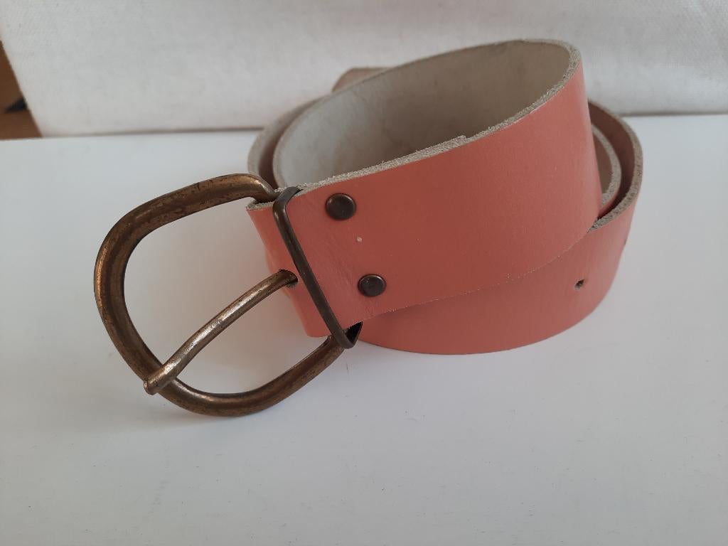 Riem roze leer, Kleding | Dames, Riemen en Ceinturen, Overige kleuren, Ophalen of Verzenden, Zo goed als nieuw, 3 tot 5 cm