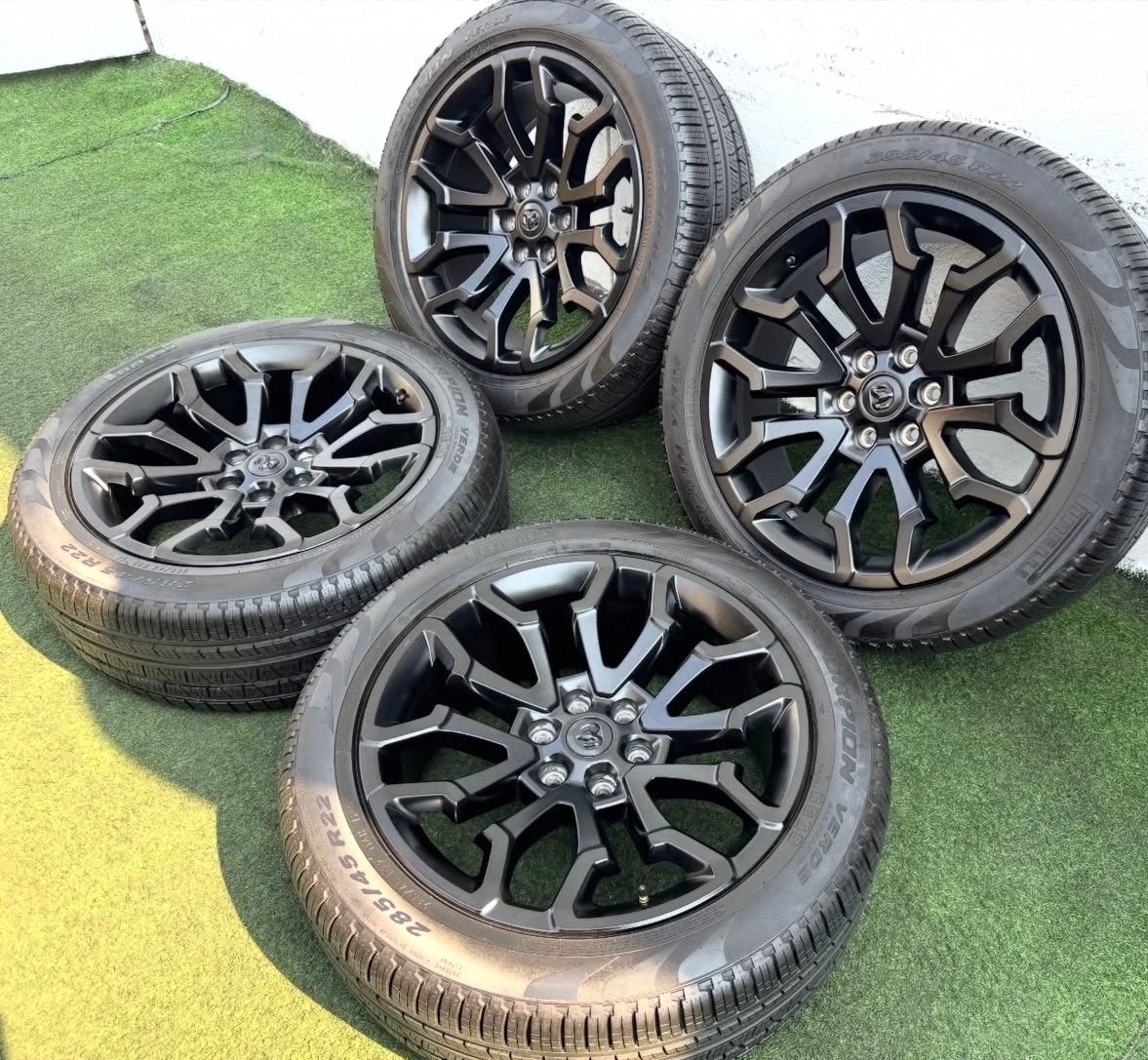 Dodge Ram Limited Night 2025 22” All Season Pirelli, Auto-onderdelen, Banden en Velgen, 285 mm, Banden en Velgen, Nieuw, Ophalen of Verzenden