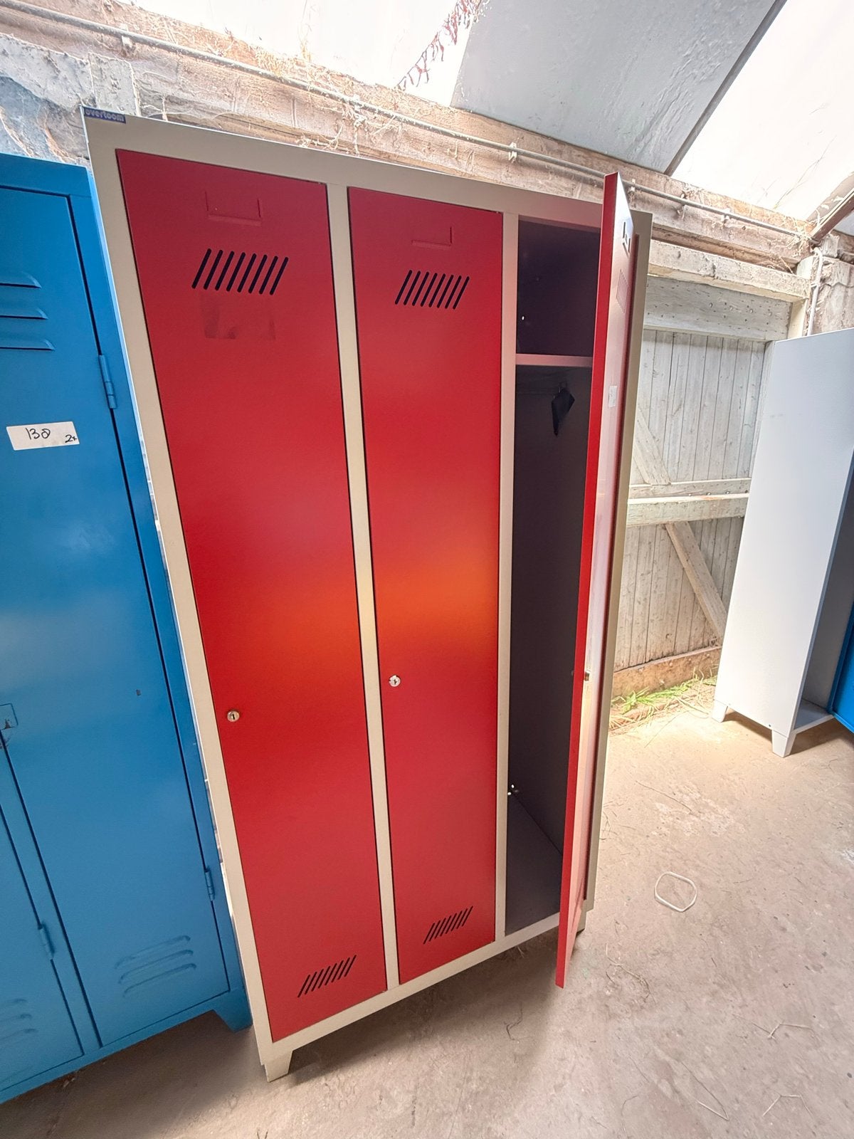 Rode metalen locker met 2 deuren, Ophalen, Gebruikt