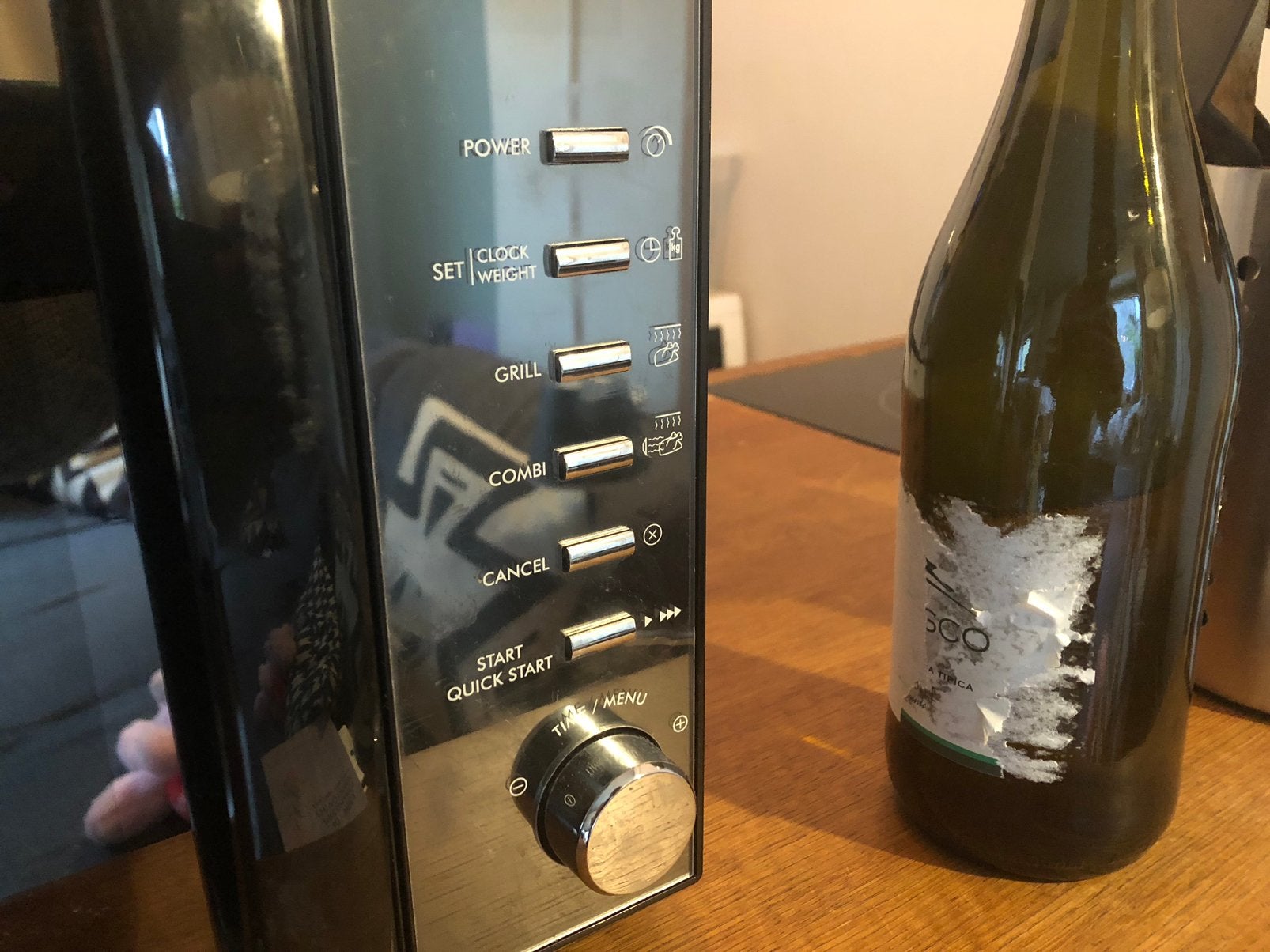 Microwave (with a small defect), Witgoed en Apparatuur, Ophalen, Zo goed als nieuw