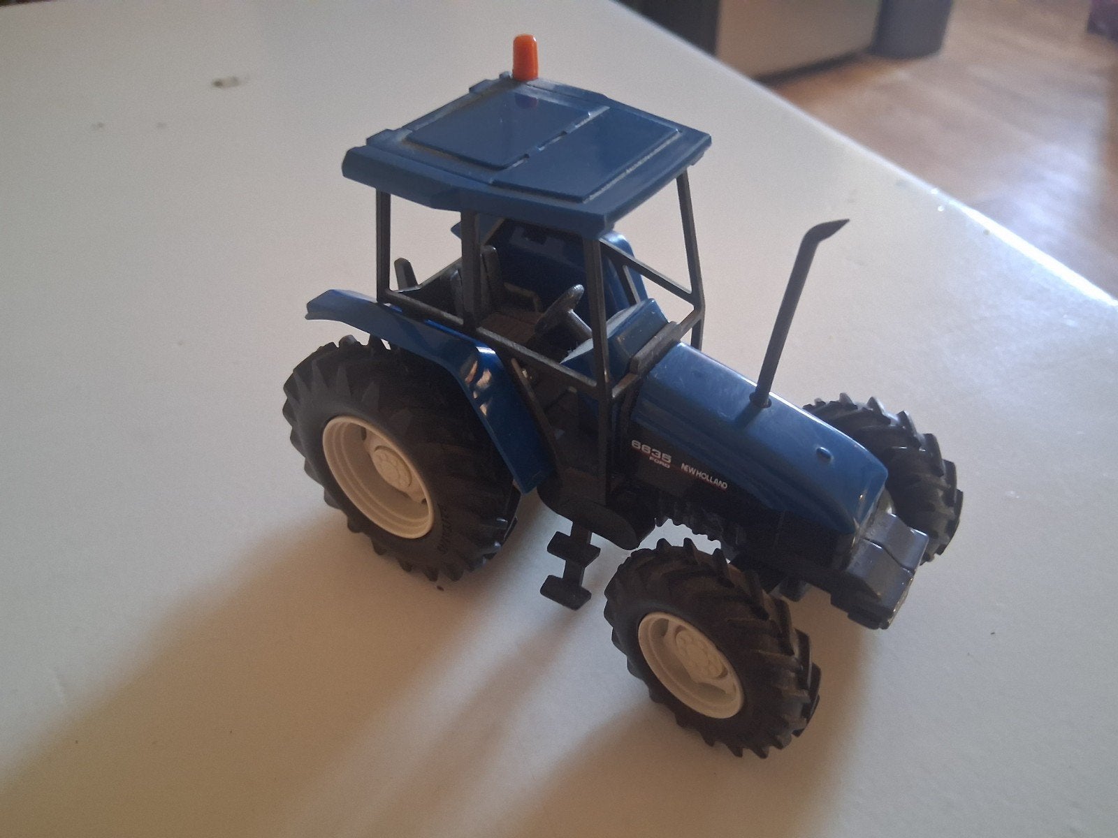 Britains New Holland 6635 Tractor 1:32 Schaalmodel, Ophalen of Verzenden, Zo goed als nieuw