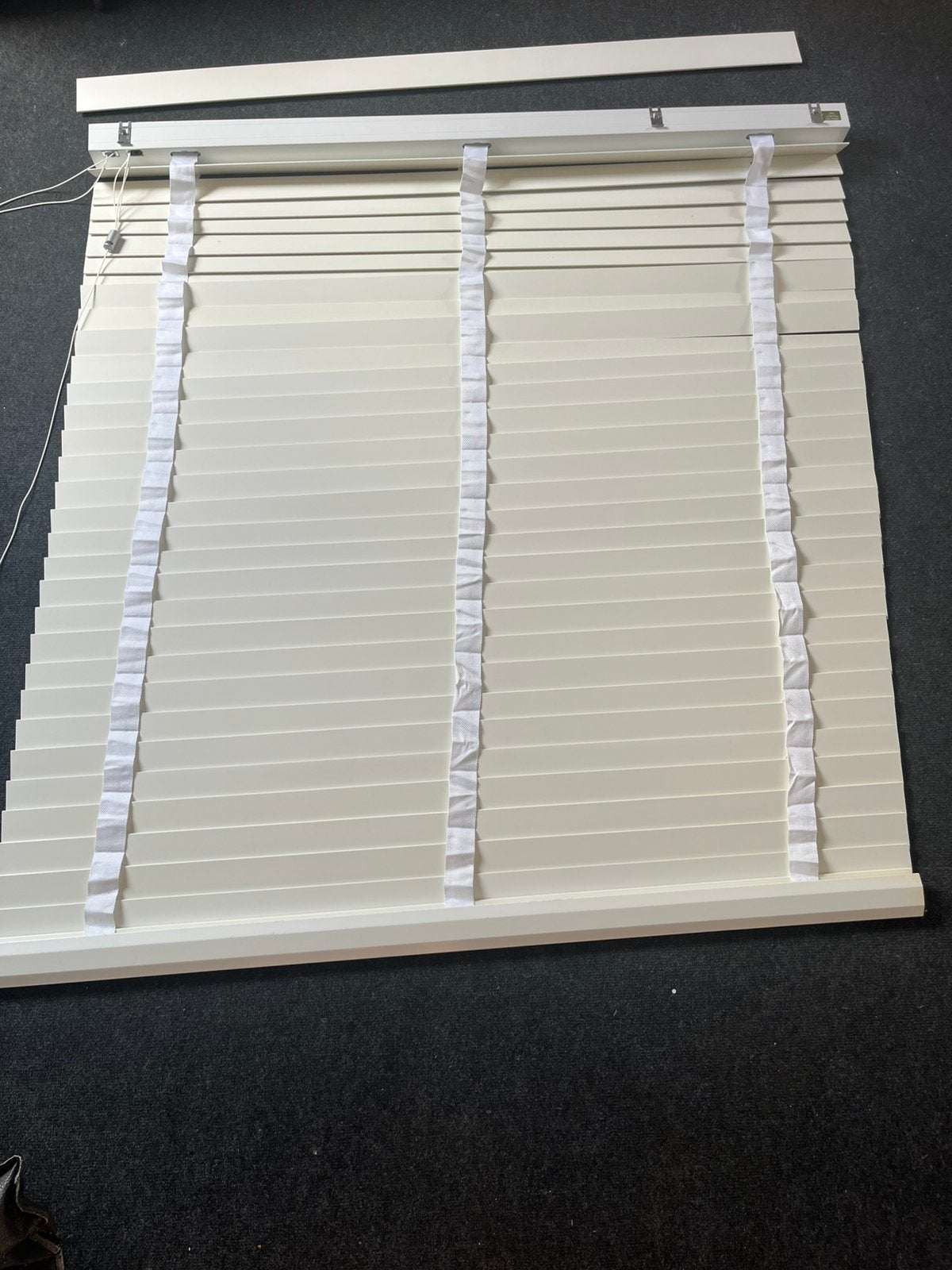 Twee maal prachtige Witte houten luxaflex, Luxaflex, Ophalen, Zo goed als nieuw