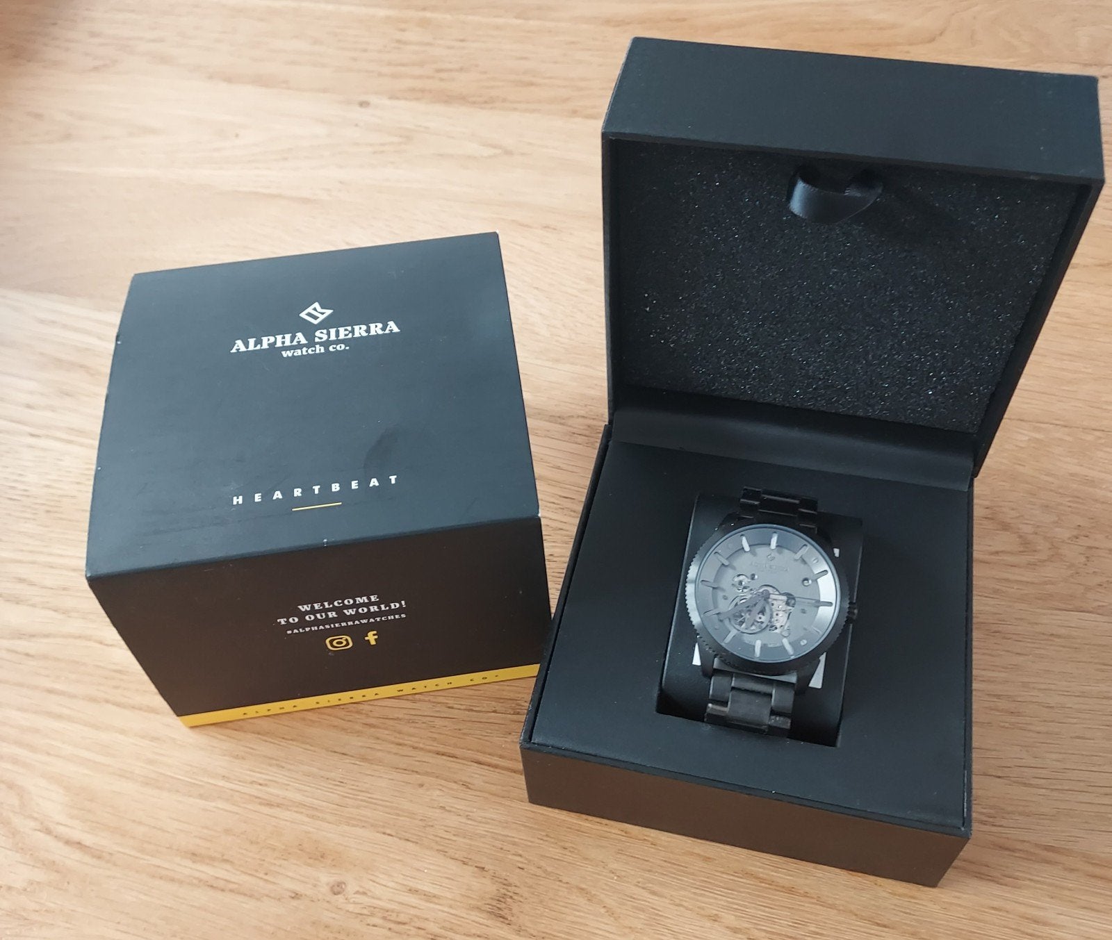 Alpha Sierra Heartbeat herenhorloge B107 - Zwart Staal, Staal, Staal, Polshorloge, Zo goed als nieuw