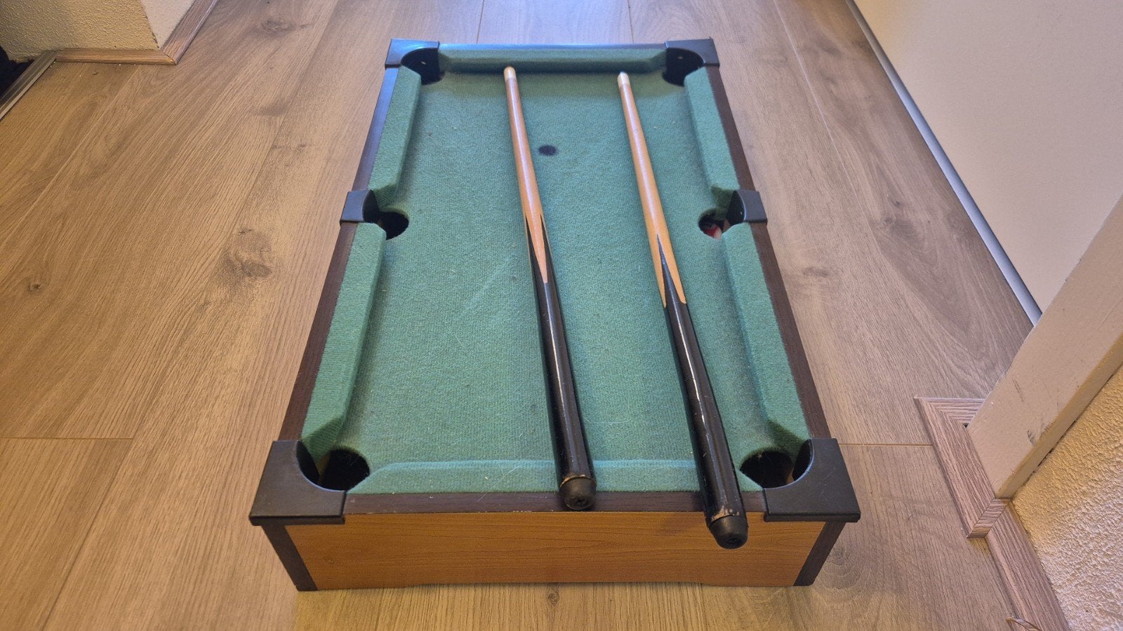 Mini pooltafel inclusief ballen en keuen, Sport en Fitness, Ophalen of Verzenden, Gebruikt, Pooltafel