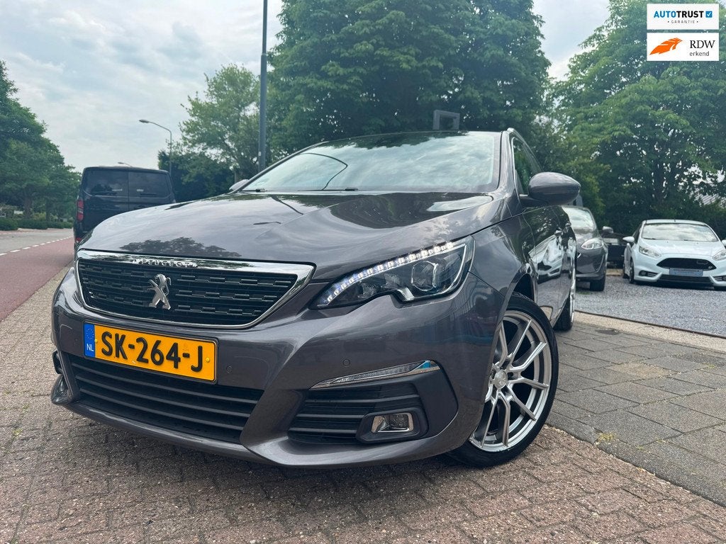 Peugeot 308 SW 1.2 PureTech Allure Clima Navi 18” Trekh, Gebruikt, 1199 cc, 635 kg, Leder en Stof