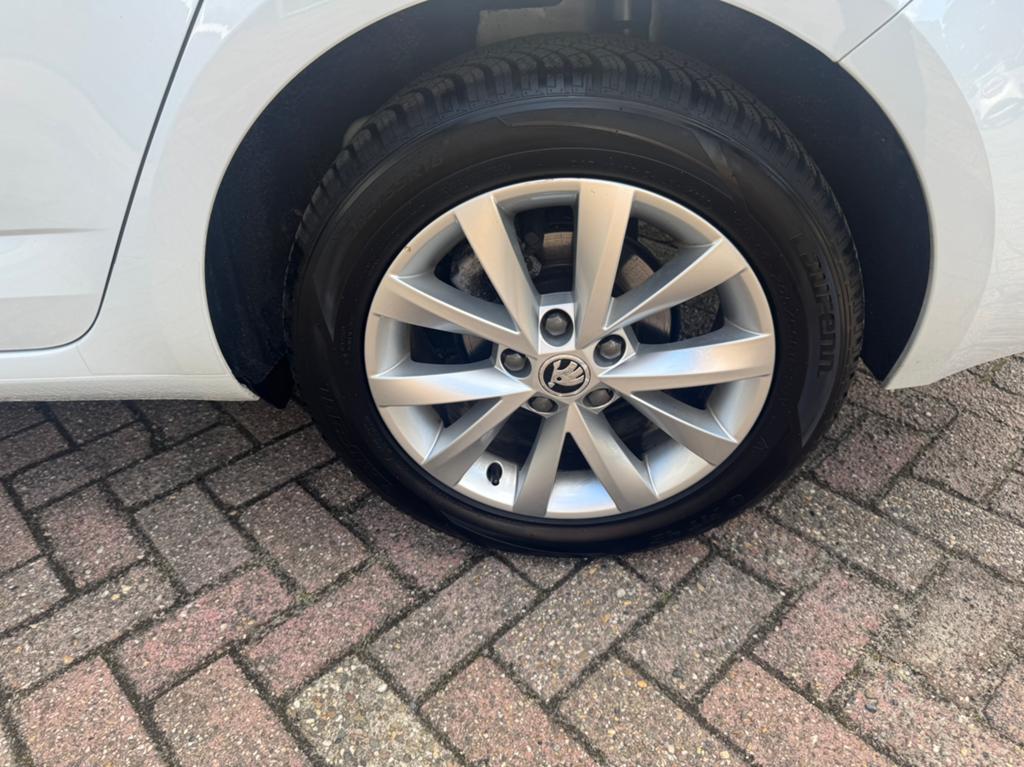 Skoda Octavia 1.0 TSI Ambition Business 115pk Dsg-7 GARANTIE, Auto's, Skoda, Stof, Wit, Origineel Nederlands, 115 pk