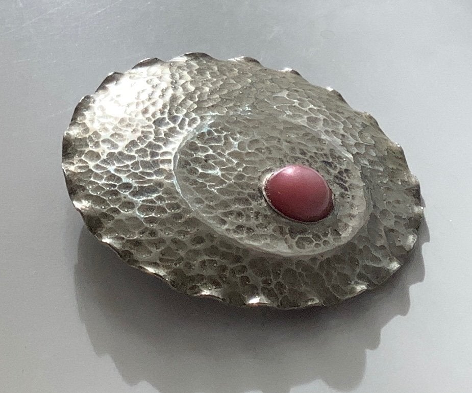 Vintage Amsterdamse SChool stijl broche gehamerd zilver, 4 tot 7 cm, Gebruikt, Verzenden, Zilver
