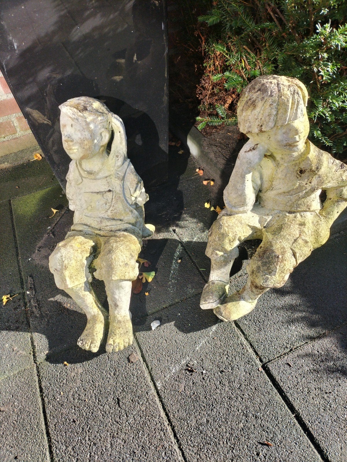 Schattige tuinbeelden: jongetje en meisje, Tuin en Terras, Ophalen, Gebruikt, Beton, Mensenbeeld