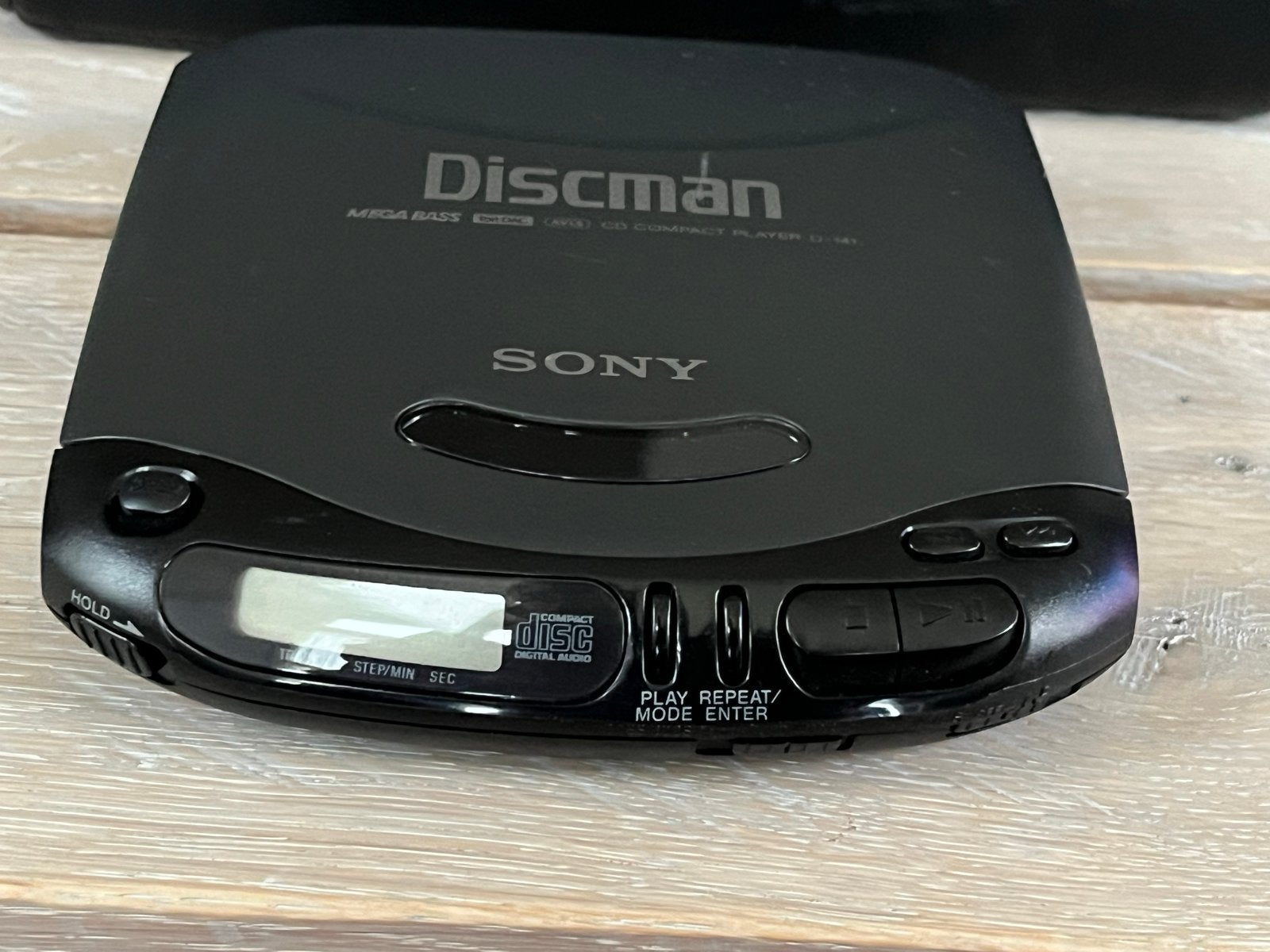 Sony Discman D-141 met tas en oordopjes, Ophalen of Verzenden, Discman