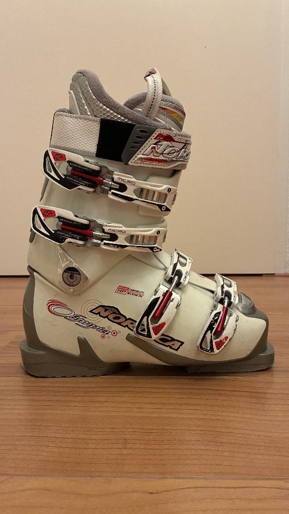 skischoenen dames Nordica maat 24-24,5, Ophalen, 140 tot 160 cm, Gebruikt, Schoenen