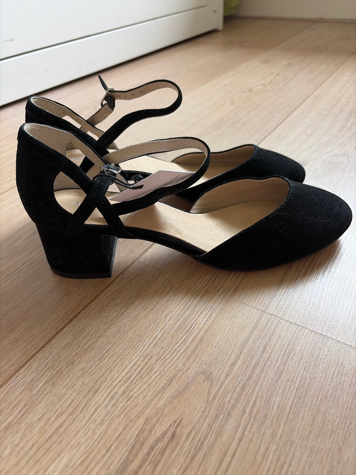 Anna Field Zwarte Suède Pumps met Bandje - 39 Maat 39, Ophalen of Verzenden, Nieuw, Zwart, Pumps