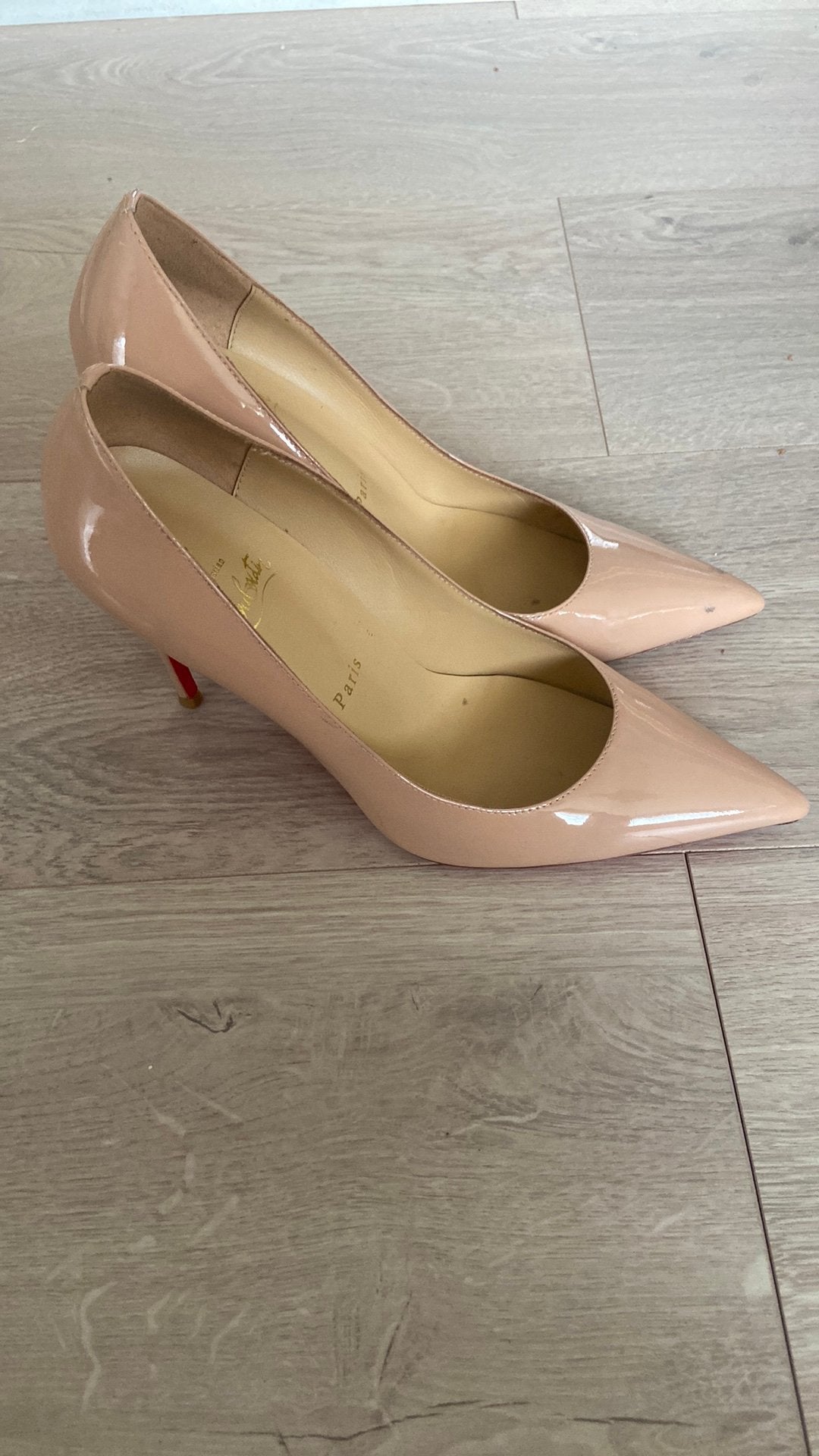 Louboutin pumps, Pumps, Beige, Ophalen of Verzenden, Gedragen