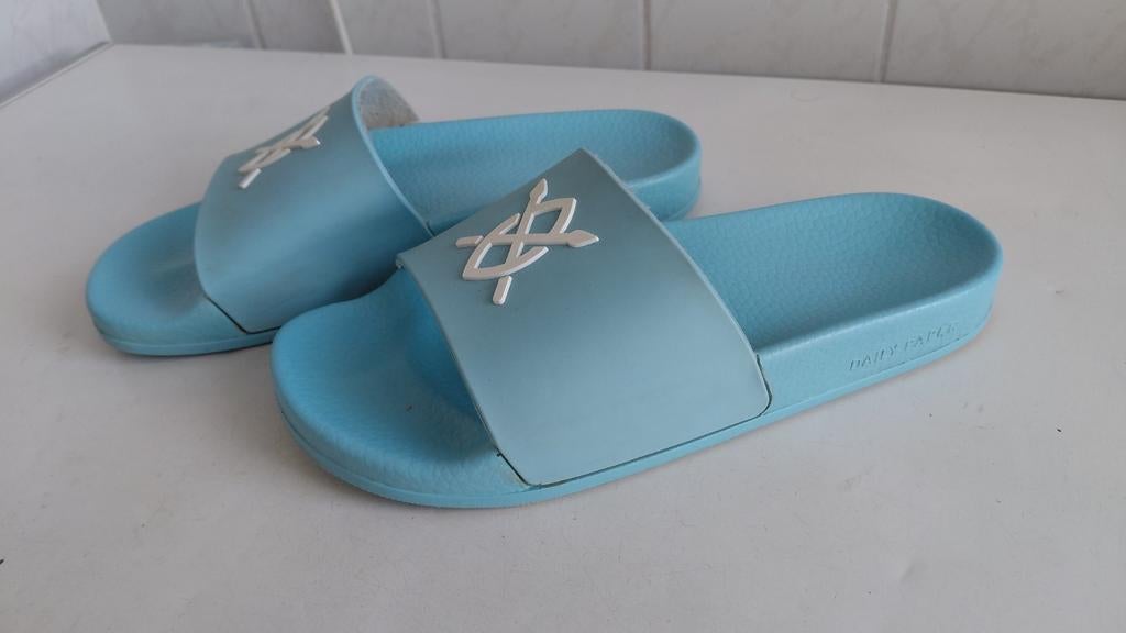 Daily Paper Slippers zgan mt 39 l. blauw badslippers 2x gedr, Ophalen of Verzenden, Zo goed als nieuw, Blauw