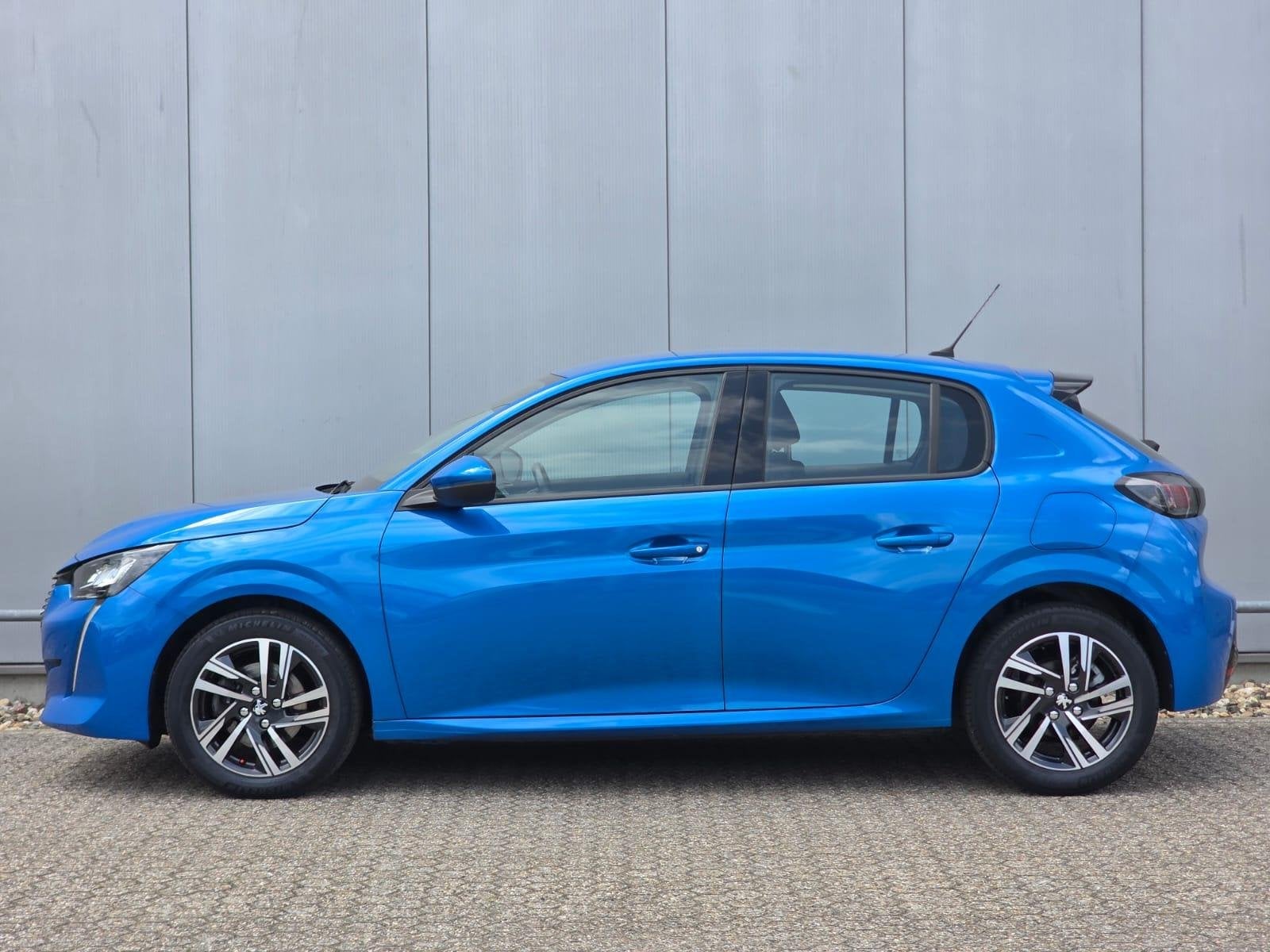 Peugeot 208 100pk Allure | Camera | Parkeersensoren | Naviga, Voorwielaandrijving, 101 pk, Gebruikt, Euro 6
