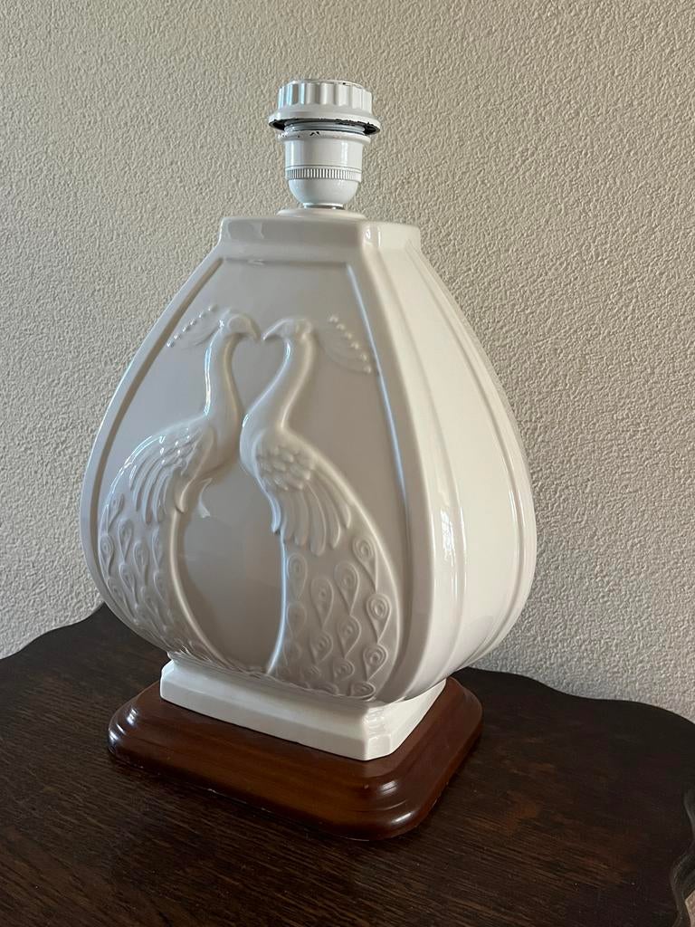 Witte keramieke tafellamp met pauwen, Huis en Inrichting, Ophalen of Verzenden, Gebruikt, Overige materialen, Minder dan 50 cm