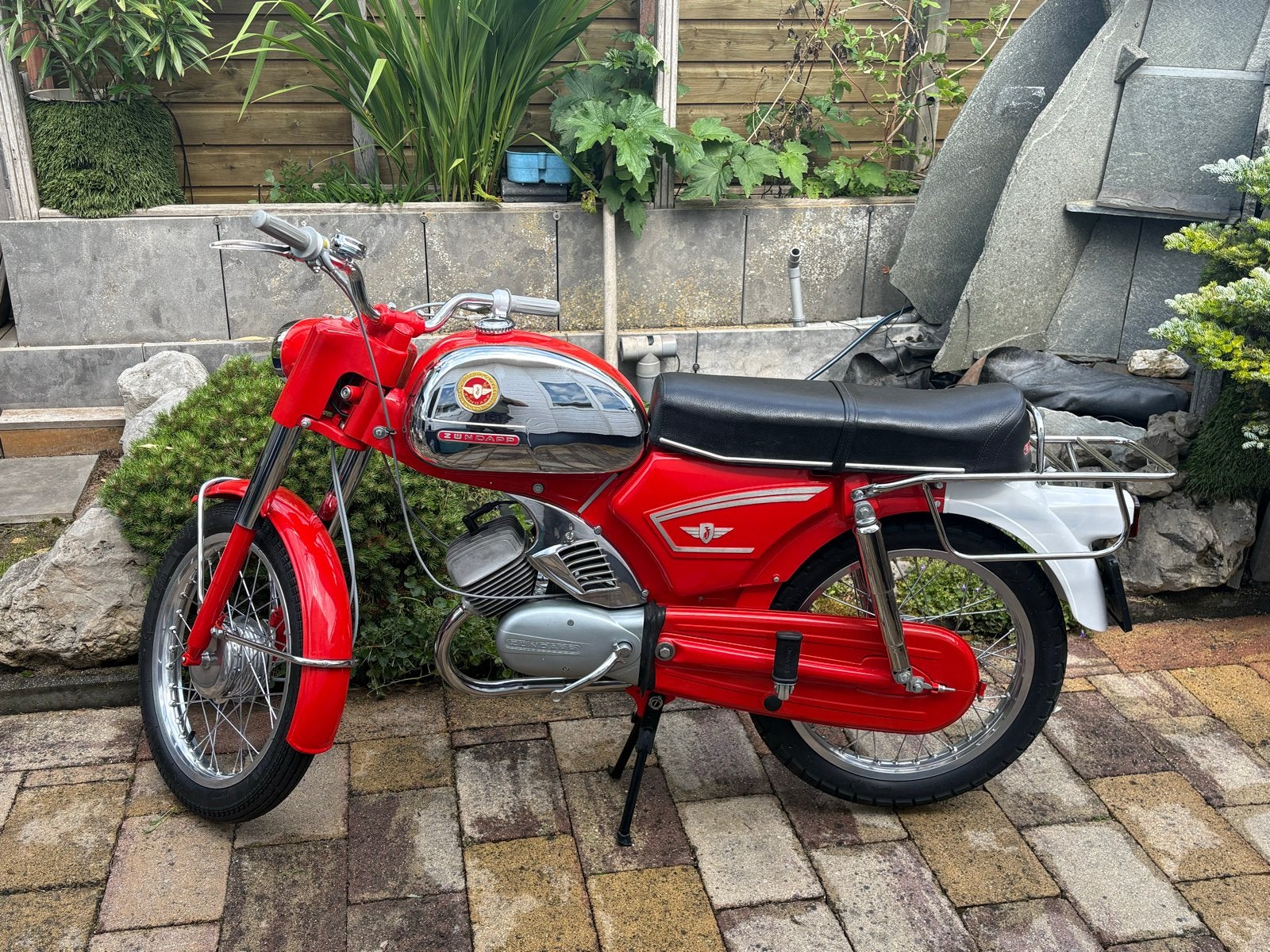 Zundapp brommer - Klassieke rode bromfiets, Fietsen en Brommers, Brommers | Zundapp, Ophalen, Overige modellen, Maximaal 45 km/u