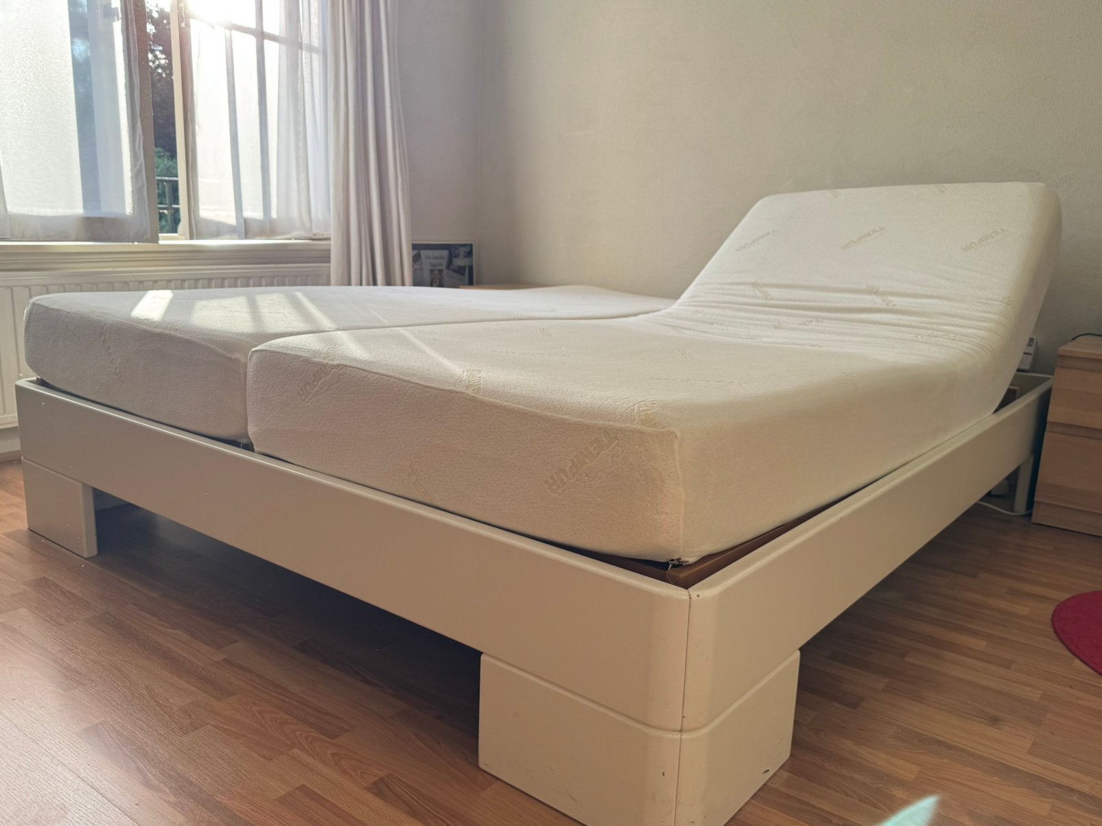 180x220 ! Bed met tempur matras en lattenbodems, Ophalen, Verstelbaar, Tweepersoons, Zo goed als nieuw