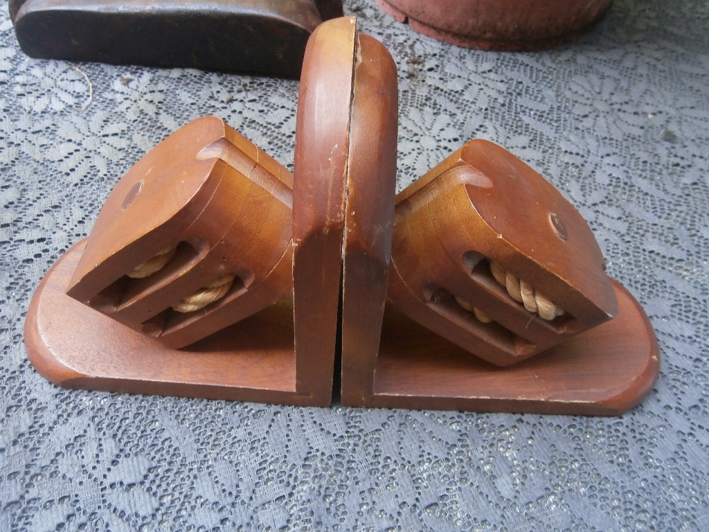 2 KleineHouten boekensteuntjes Als scheepstrosjes met touw, Ophalen, Gebruikt