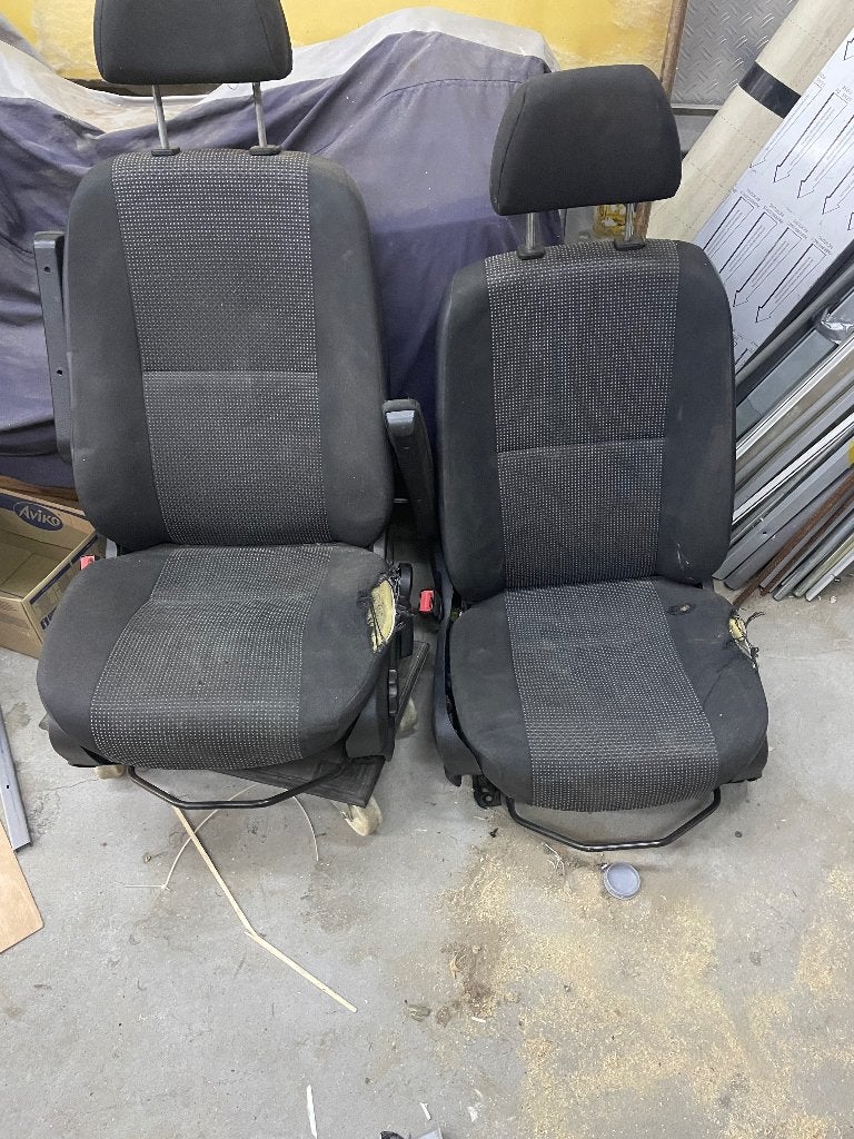 2 x sprinter chauffeursstoel 35 per stuk, Ophalen, Gebruikt, Mercedes-Benz