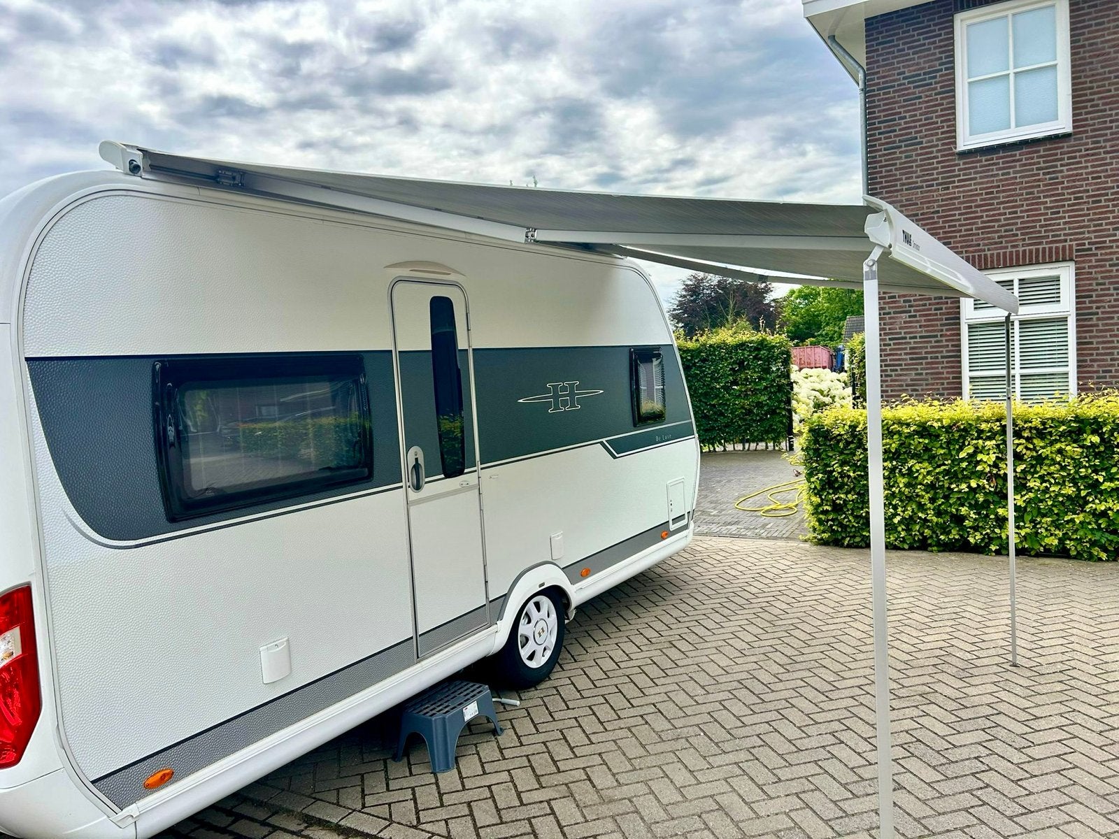 Super mooie Hobby De Luxe caravan met vaste luifel en mover, Omvormbare zithoek, Rondzit, Hobby, Particulier